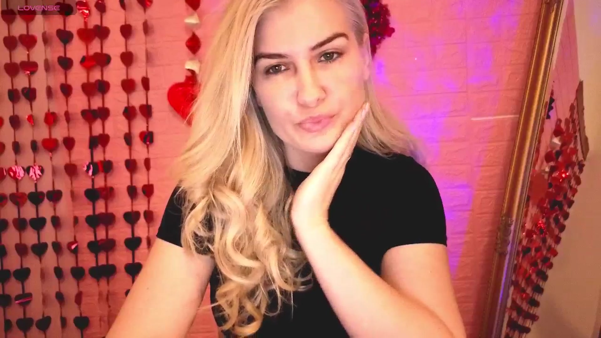 Gallery image thumbnail from CutieeMary's myfreecams stream on, 04/11/2025, 19:29 image 8 of 20