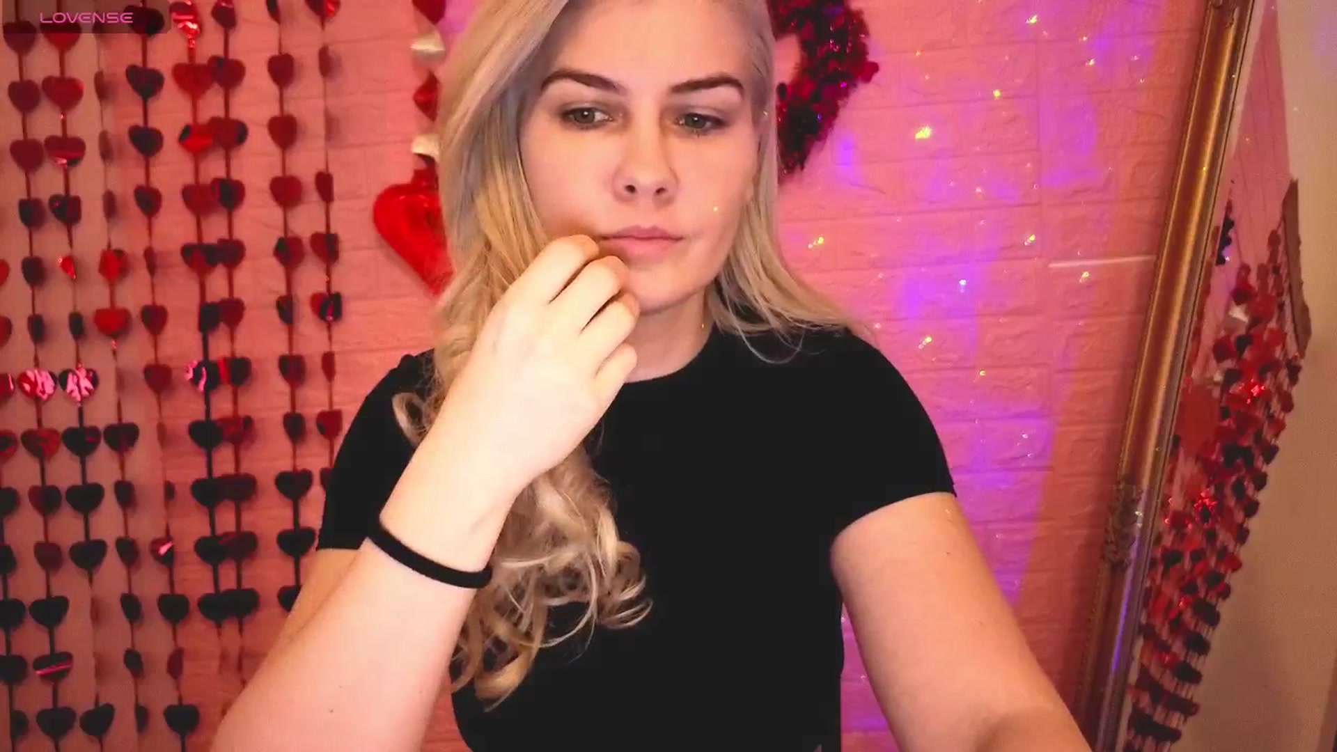 Gallery image thumbnail from CutieeMary's myfreecams stream on, 04/11/2025, 19:29 image 9 of 20