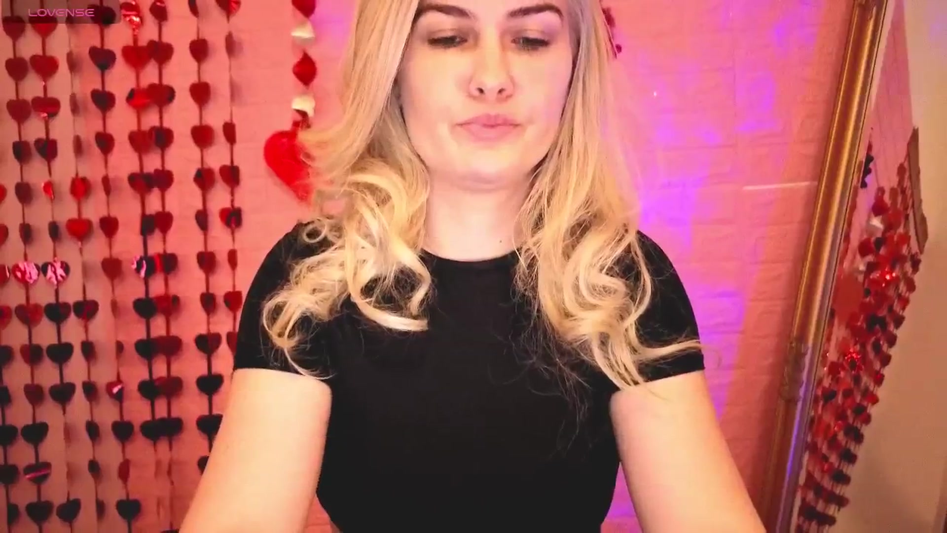 Gallery image thumbnail from CutieeMary's myfreecams stream on, 04/11/2025, 19:29 image 16 of 20