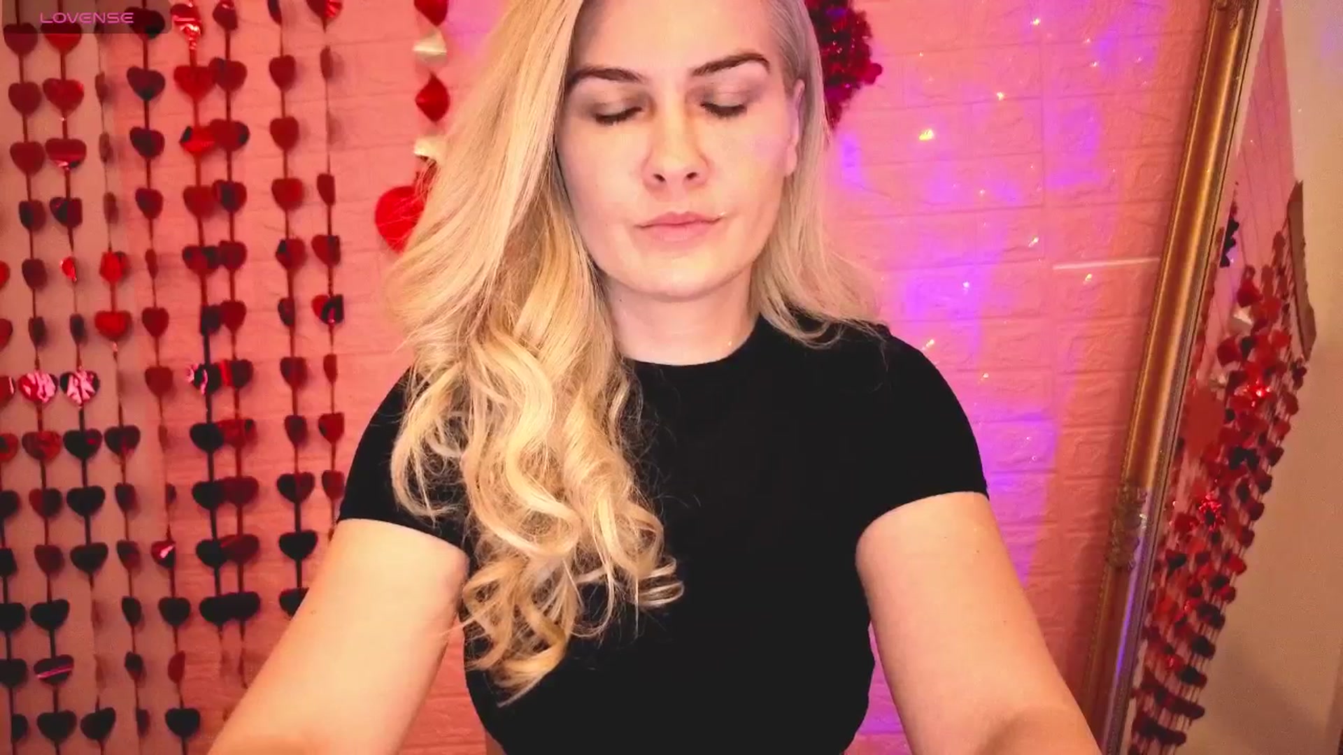 Gallery image thumbnail from CutieeMary's myfreecams stream on, 04/11/2025, 19:29 image 7 of 20
