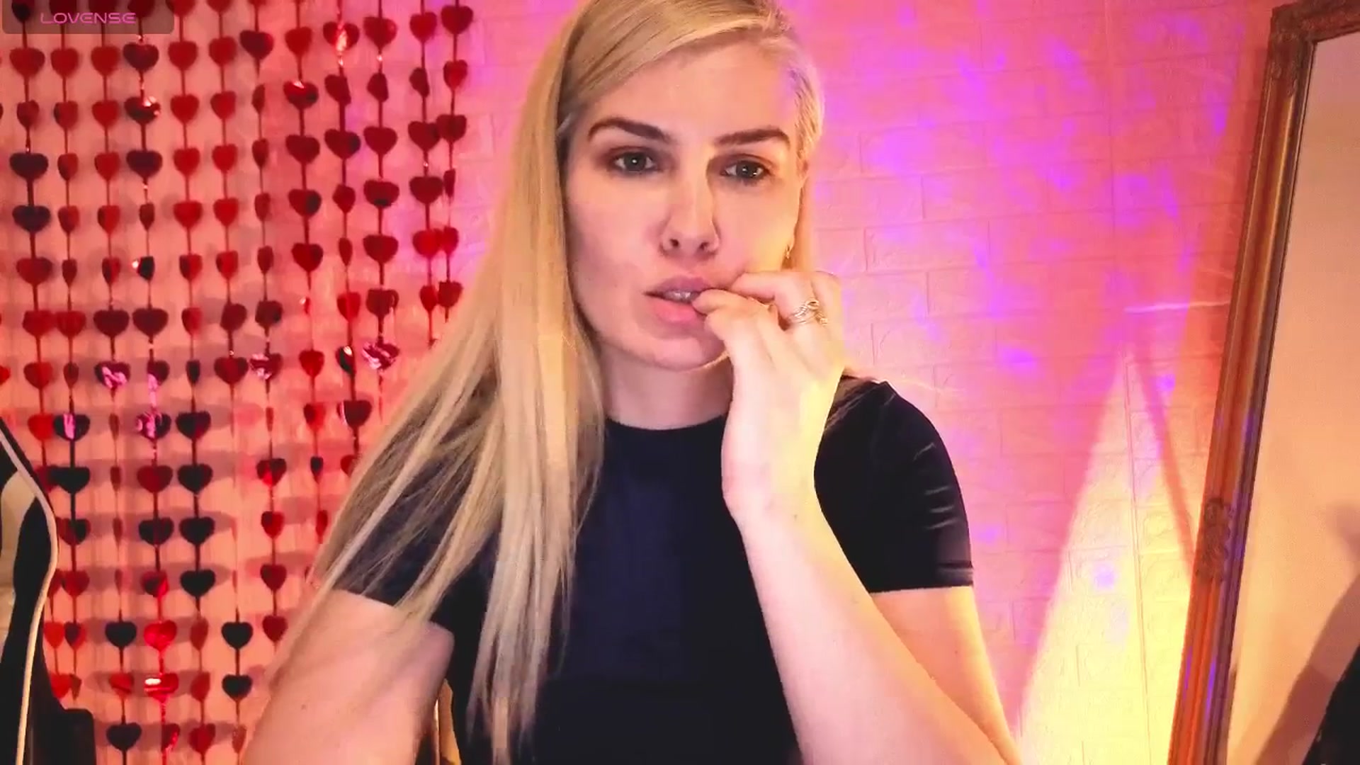 Gallery image thumbnail from CutieeMary's myfreecams stream on, 04/24/2025, 19:15 image 17 of 20
