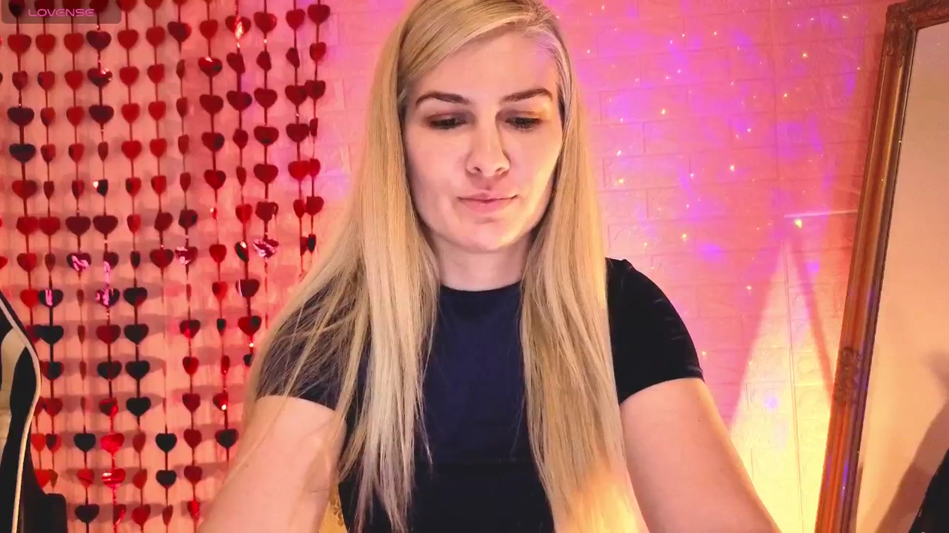Gallery image thumbnail from CutieeMary's myfreecams stream on, 04/24/2025, 19:15 image 19 of 20