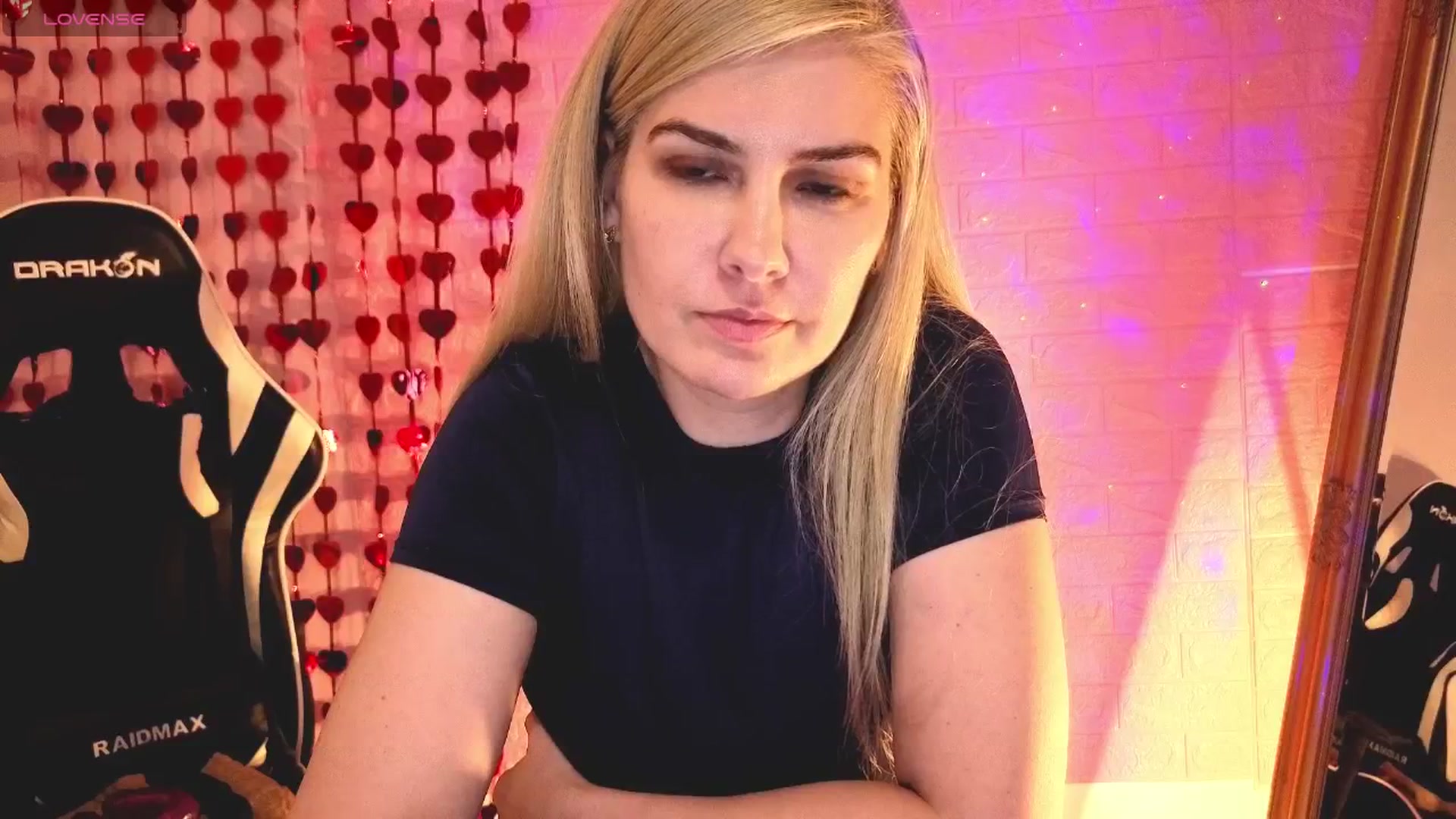 Gallery image thumbnail from CutieeMary's myfreecams stream on, 04/24/2025, 19:15 image 3 of 20