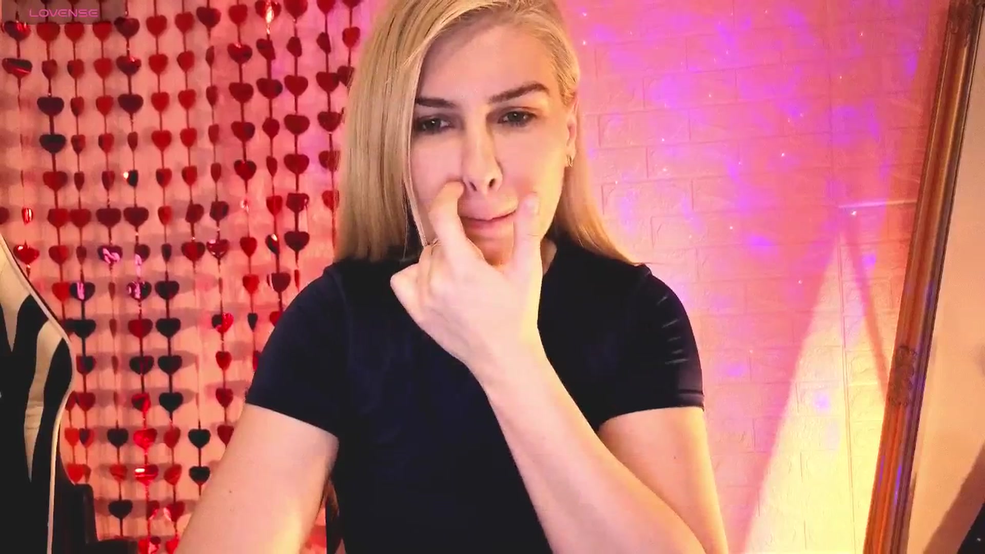 Gallery image thumbnail from CutieeMary's myfreecams stream on, 04/24/2025, 20:05 image 16 of 20