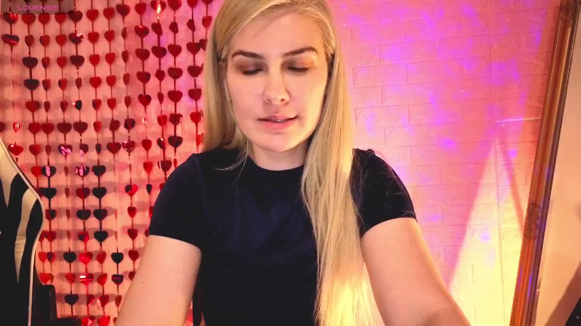 Gallery image thumbnail from CutieeMary's myfreecams stream on, 04/24/2025, 20:05 image 17 of 20