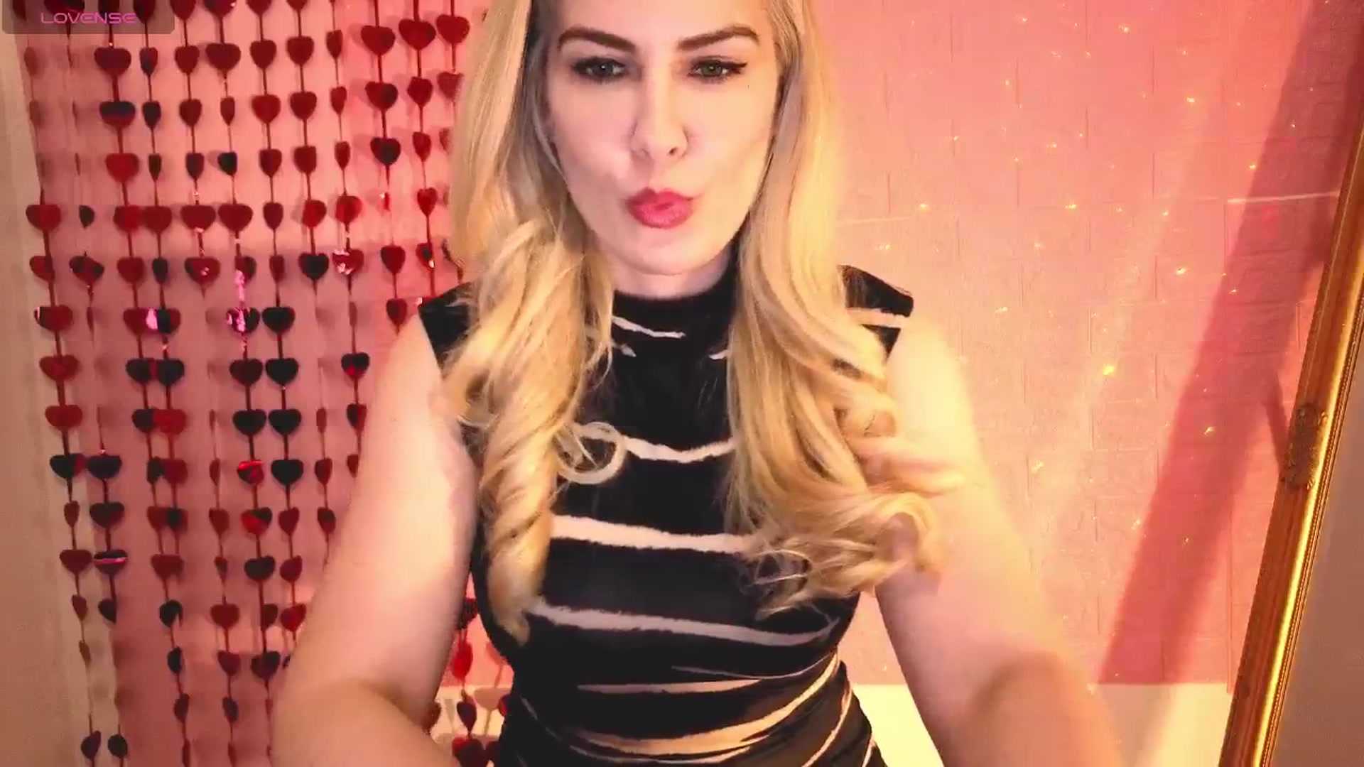 Gallery image thumbnail from CutieeMary's myfreecams stream on, 04/25/2025, 18:59 image 4 of 20