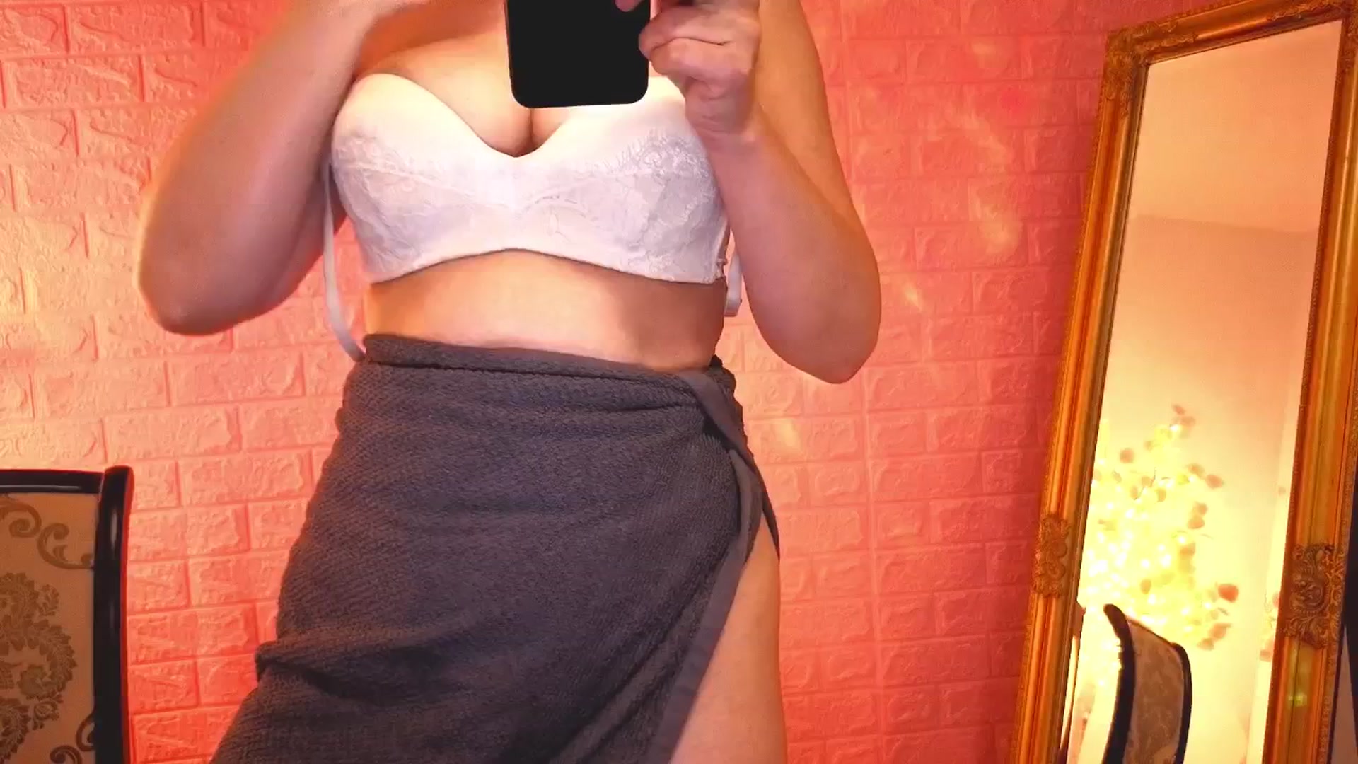 Gallery image thumbnail from CutieeMary's myfreecams stream on, 06/01/2025, 23:24 image 17 of 20