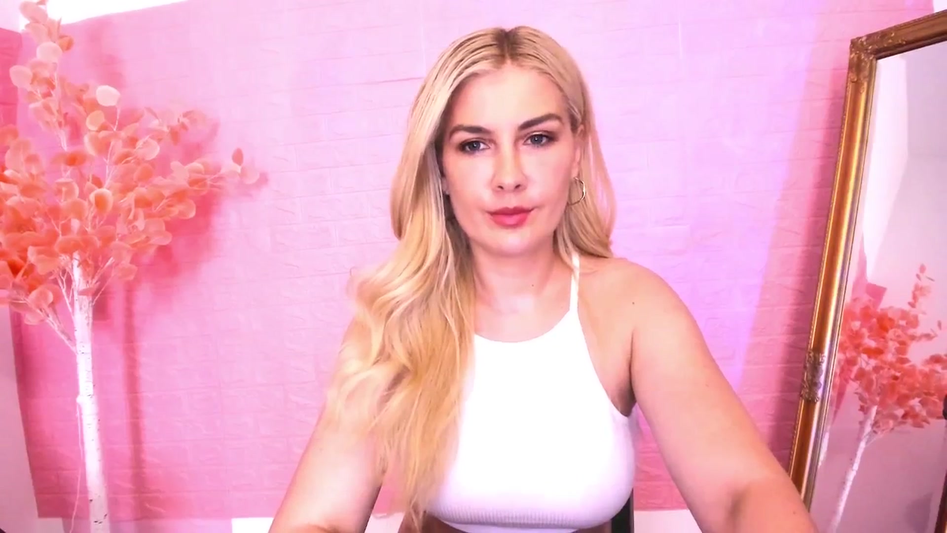 Gallery image thumbnail from CutieeMary's myfreecams stream on, 06/28/2025, 14:08 image 12 of 20