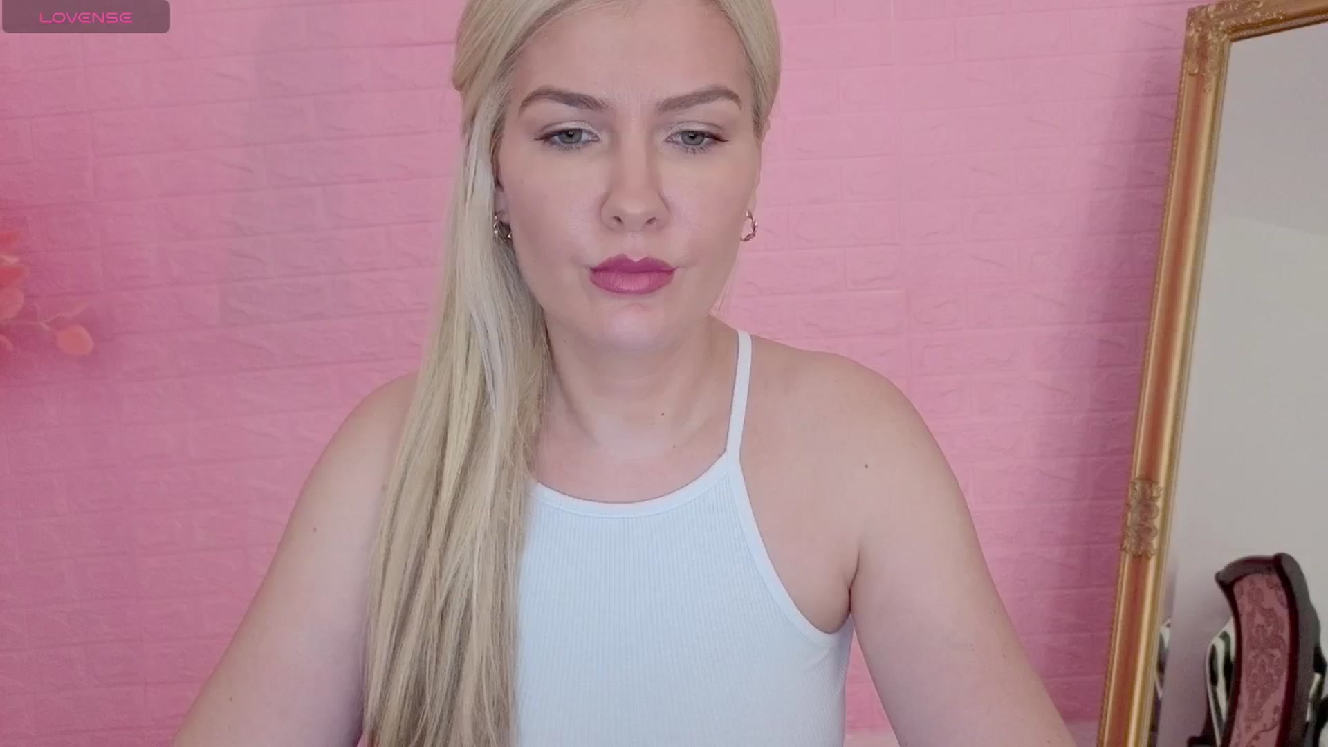 Gallery image thumbnail from CutieeMary's myfreecams stream on, 09/04/2025, 13:13 image 2 of 20