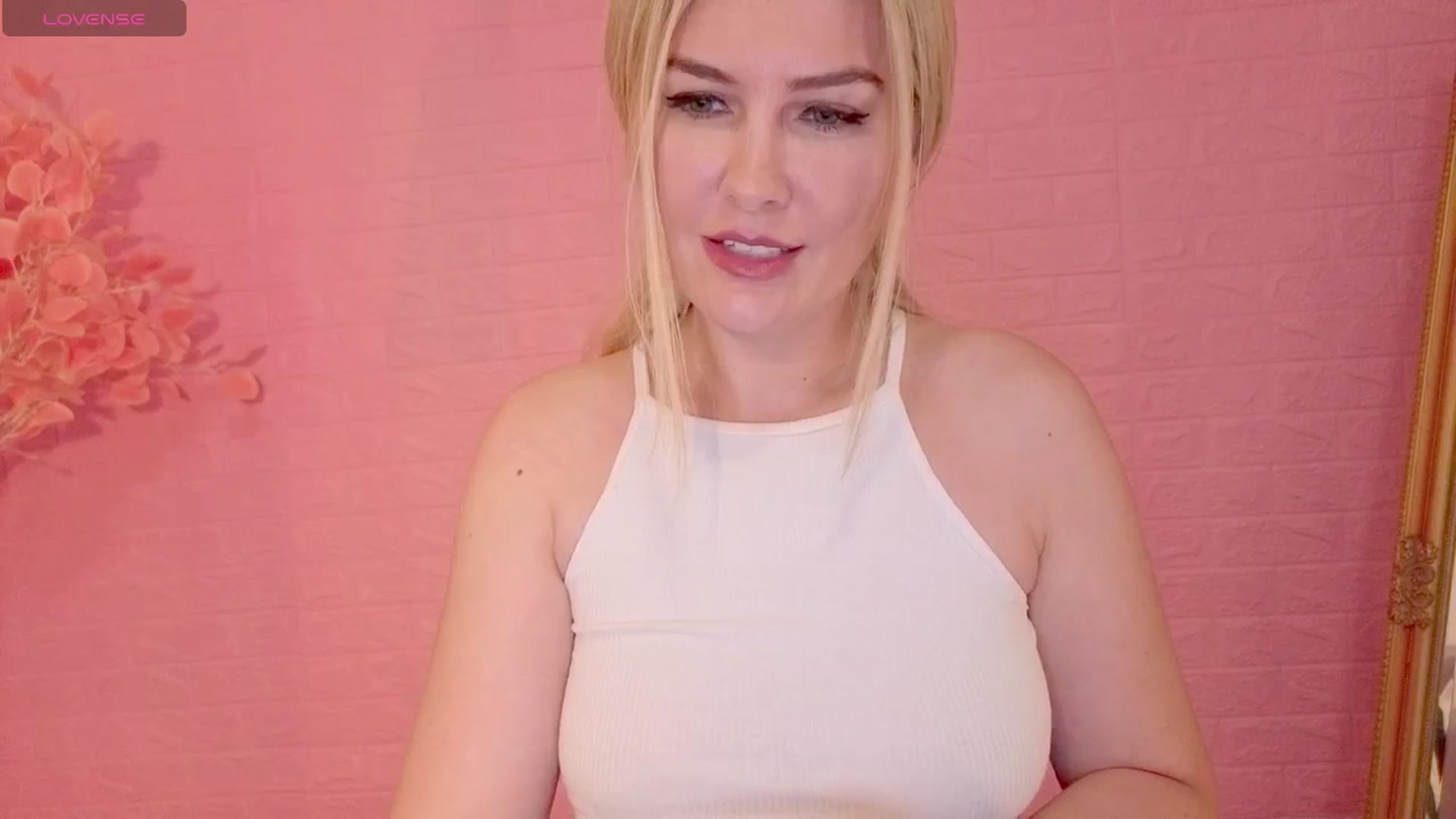 Gallery image thumbnail from CutieeMary's myfreecams stream on, 09/06/2025, 18:38 image 5 of 20