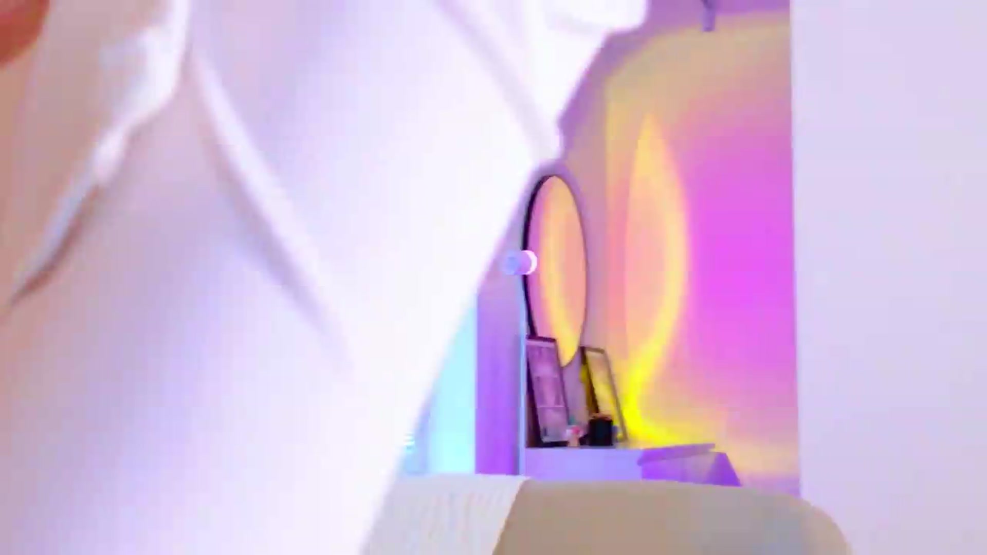 Gallery image thumbnail from Cutielola's myfreecams stream on, 05/18/2026, 08:10 image 13 of 20