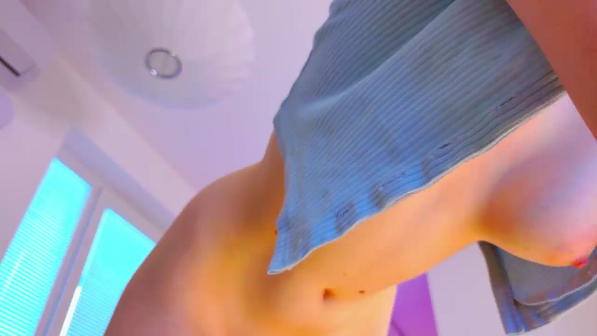 Gallery image thumbnail from Cutielola's myfreecams stream on, 05/21/2026, 07:41 image 17 of 20