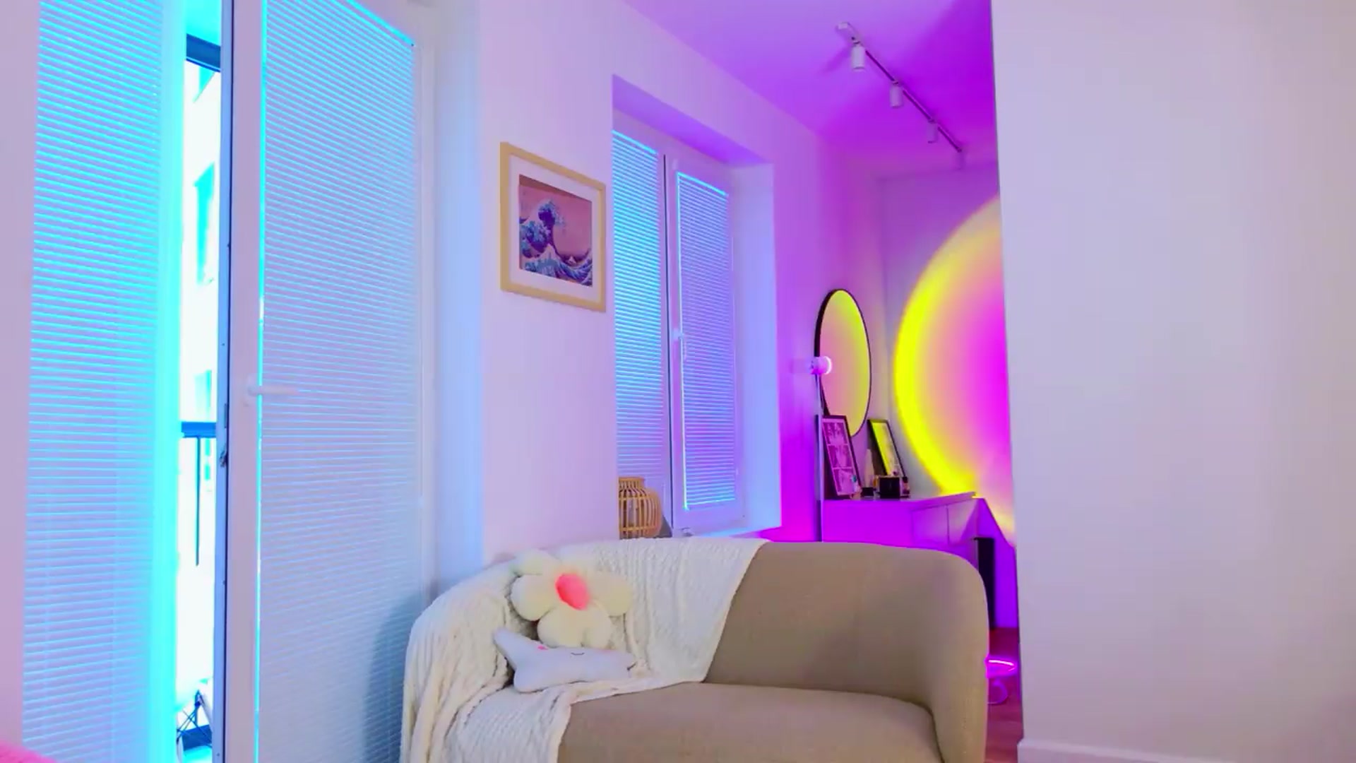 Gallery image thumbnail from Cutielola's myfreecams stream on, 05/29/2026, 06:44 image 9 of 20