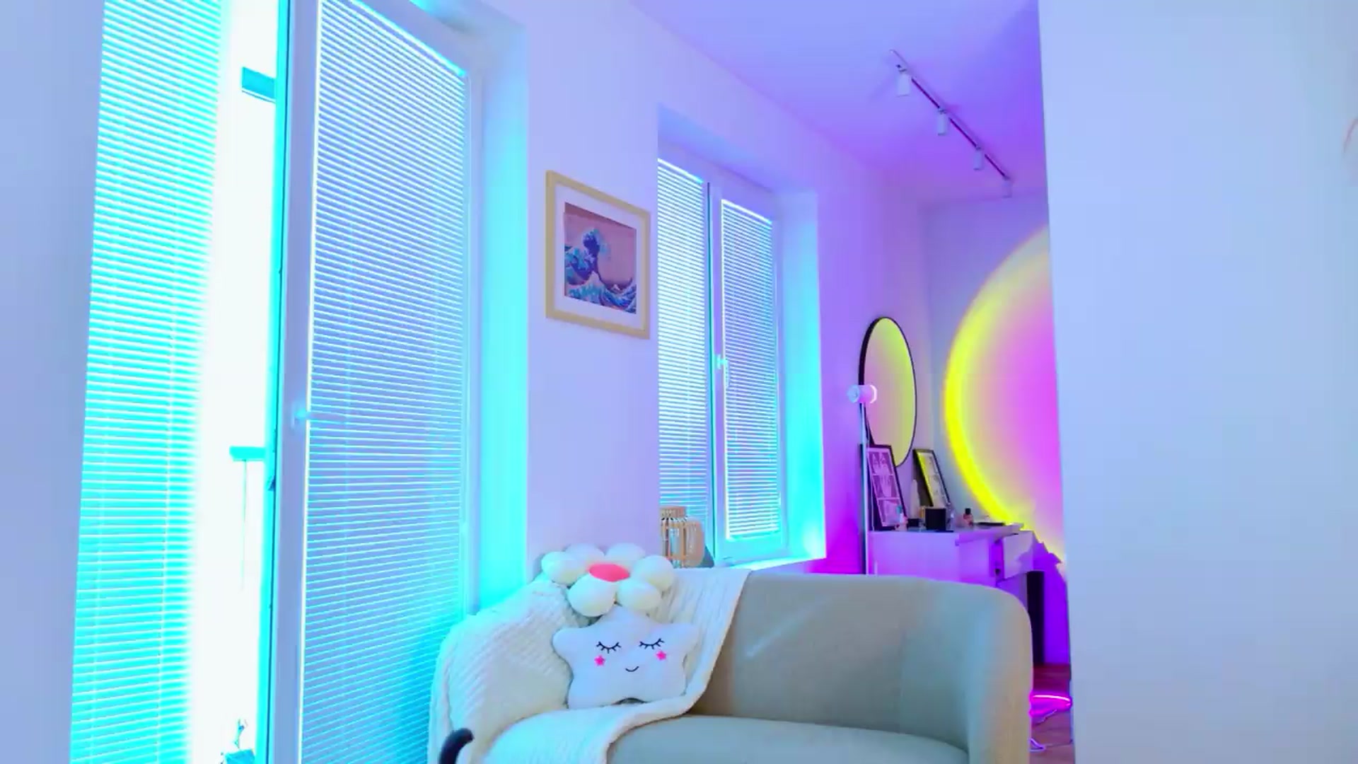 Gallery image thumbnail from Cutielola's myfreecams stream on, 05/30/2026, 02:33 image 7 of 20