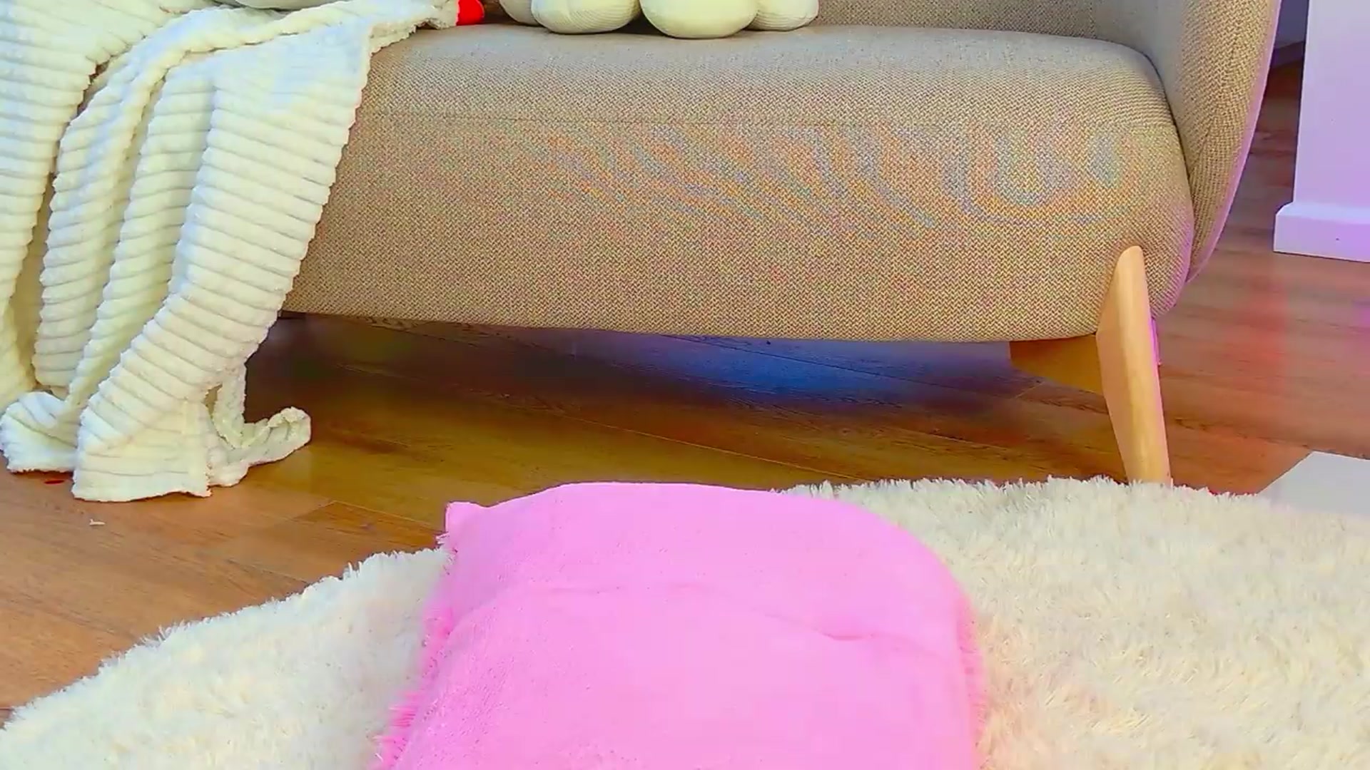 Gallery image thumbnail from Cutielola's myfreecams stream on, 06/19/2026, 08:42 image 2 of 20