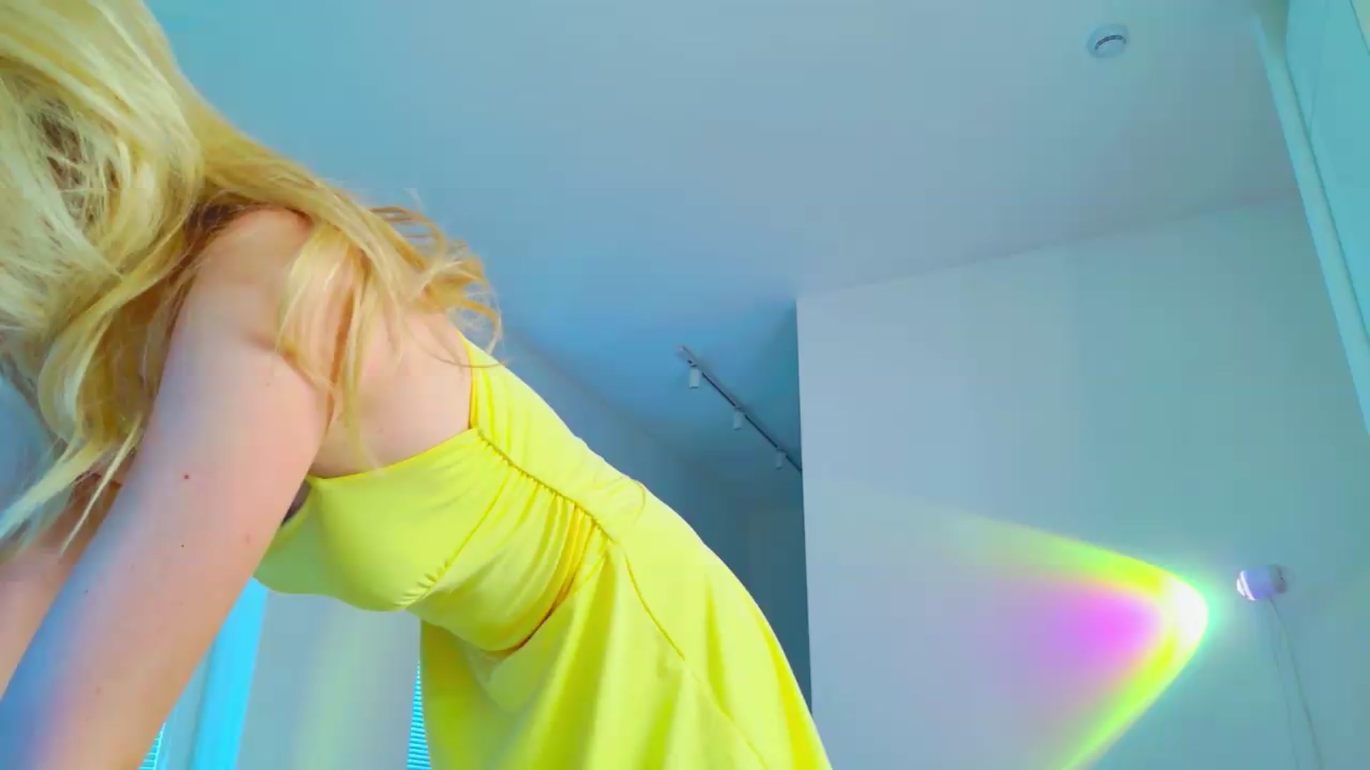 Gallery image thumbnail from Cutielola's myfreecams stream on, 06/22/2026, 03:27 image 14 of 20