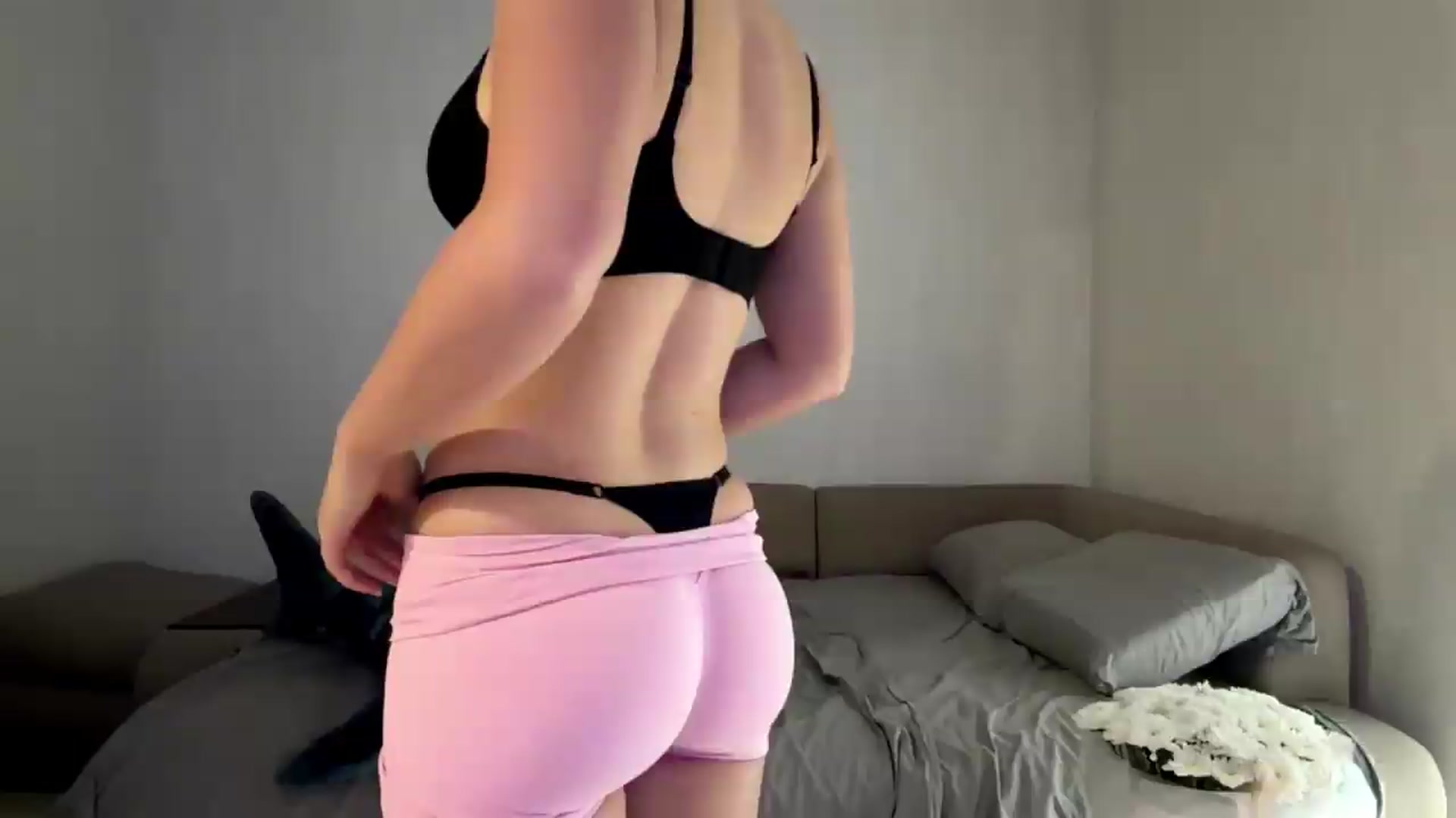 Gallery image thumbnail from Cutieshowy's myfreecams stream on, 08/31/2026, 06:44 image 16 of 20
