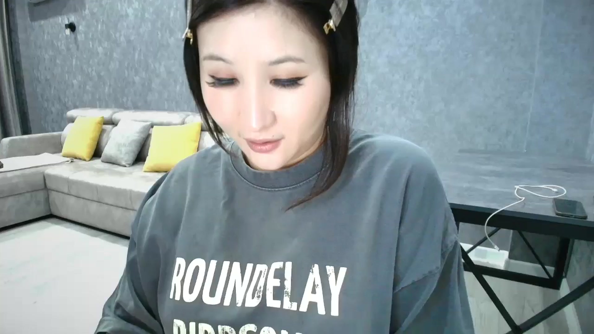 Gallery image thumbnail from Cutiethebomb's myfreecams stream on, 05/07/2026, 23:05 image 1 of 20