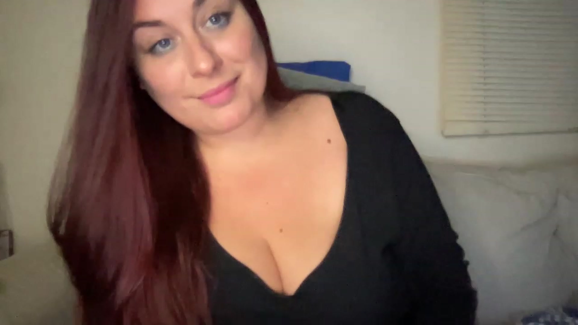 Gallery image thumbnail from Cutiexxxx's myfreecams stream on, 11/21/2022, 17:43 image 12 of 20