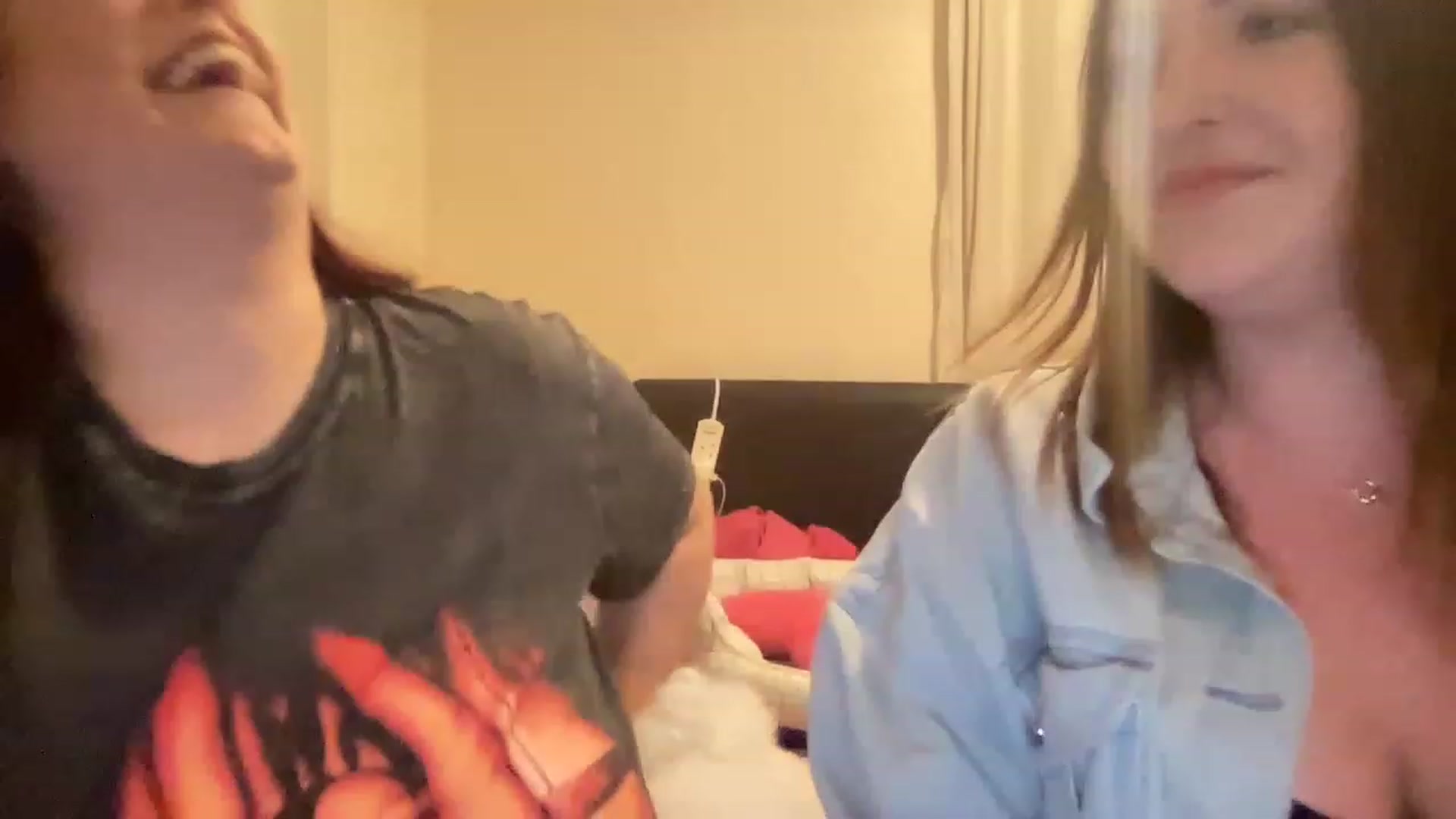 Gallery image thumbnail from Cutiexxxx's myfreecams stream on, 02/18/2023, 17:53 image 8 of 20