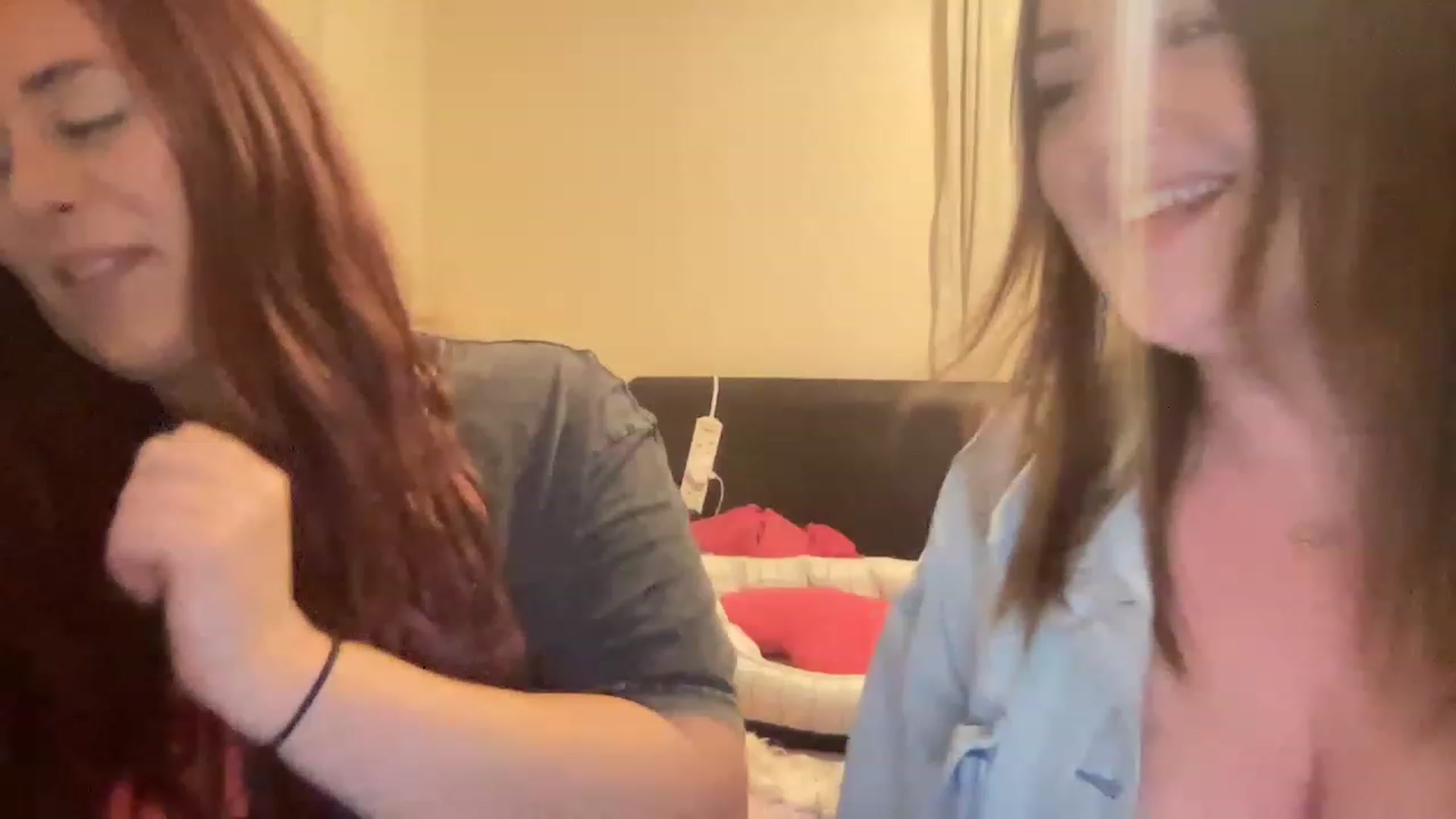 Gallery image thumbnail from Cutiexxxx's myfreecams stream on, 02/18/2023, 17:53 image 6 of 20