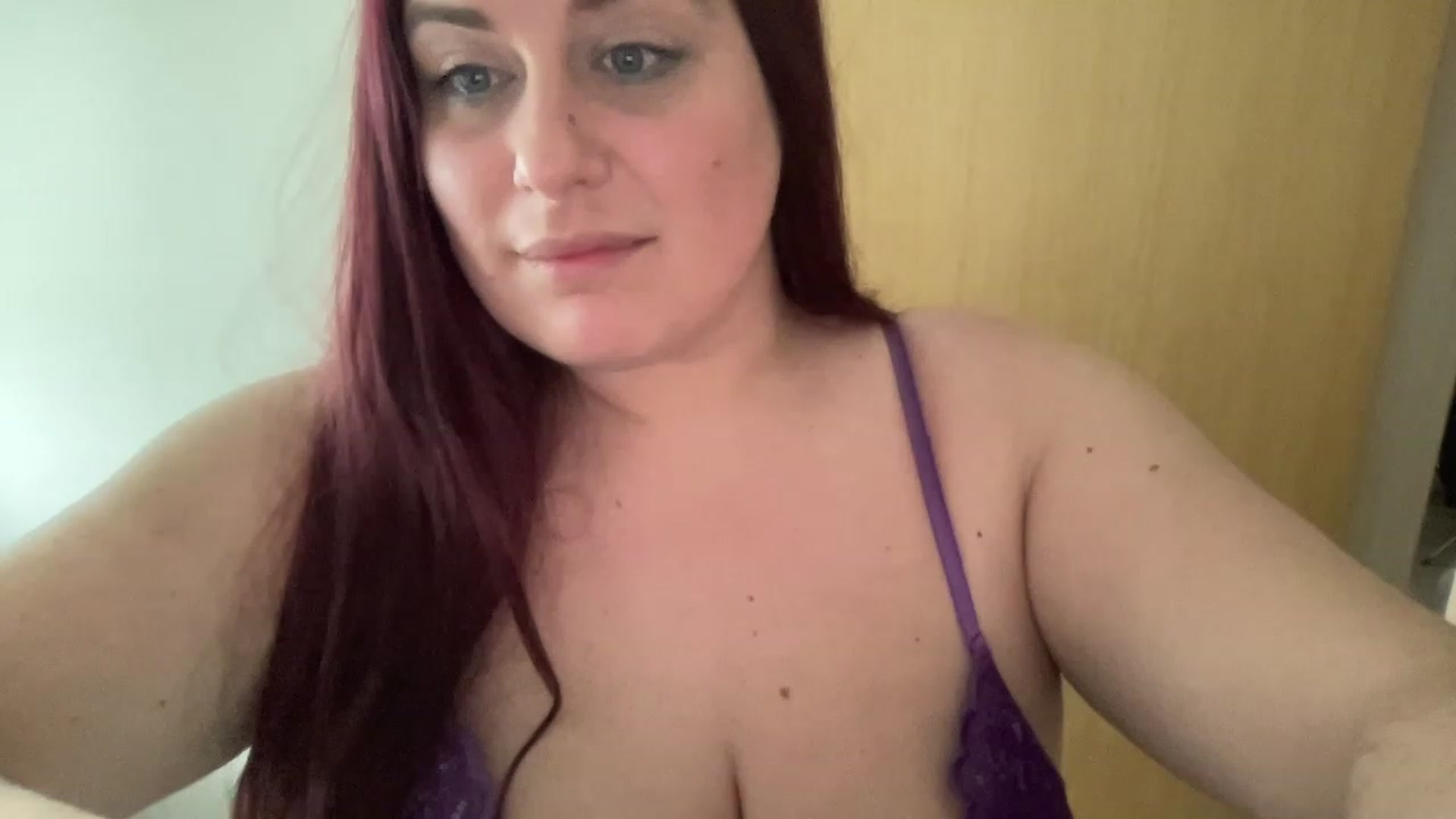 Gallery image thumbnail from Cutiexxxx's myfreecams stream on, 06/02/2023, 10:31 image 13 of 20