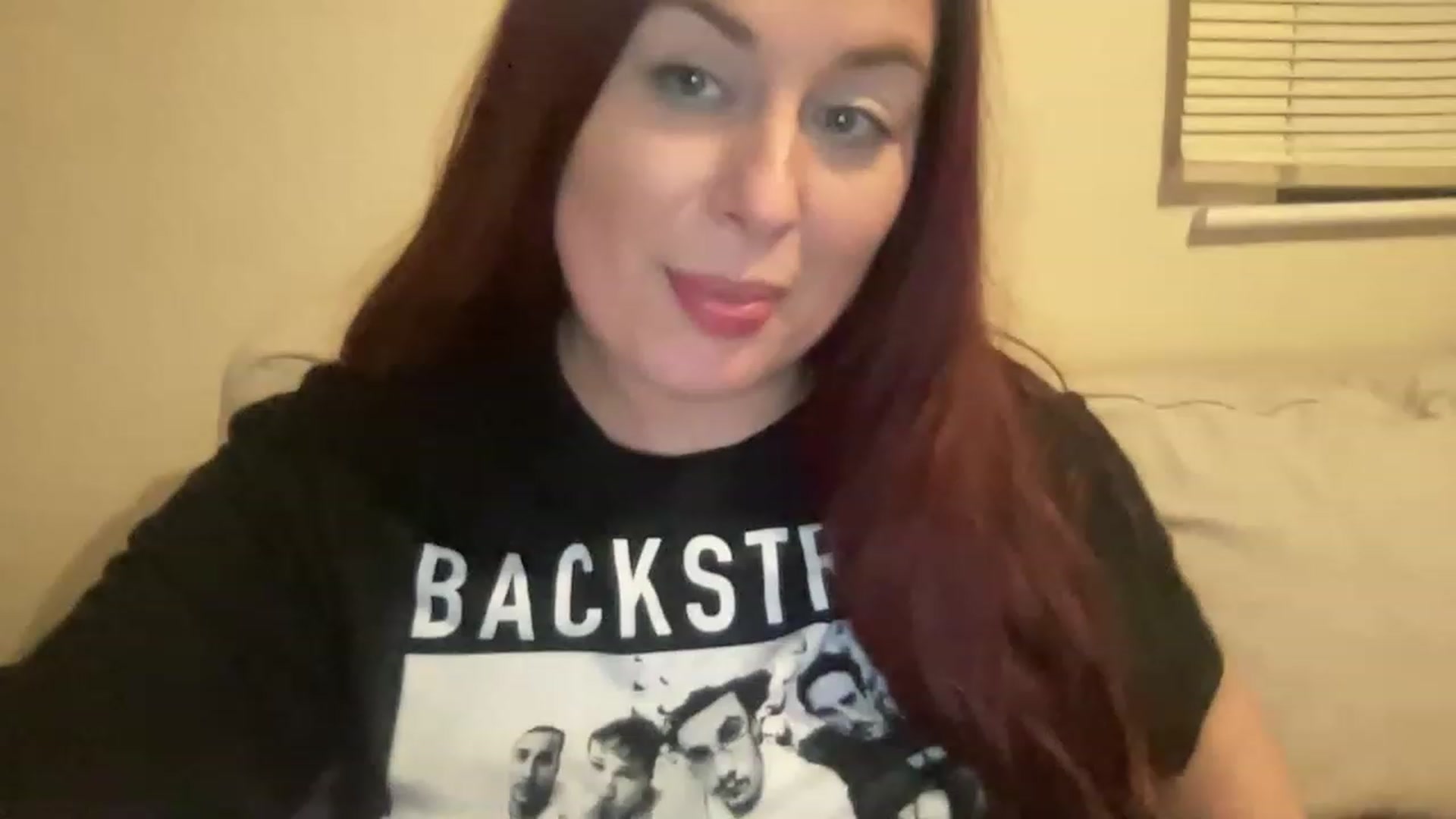 Gallery image thumbnail from Cutiexxxx's myfreecams stream on, 06/18/2023, 24:02 image 3 of 20