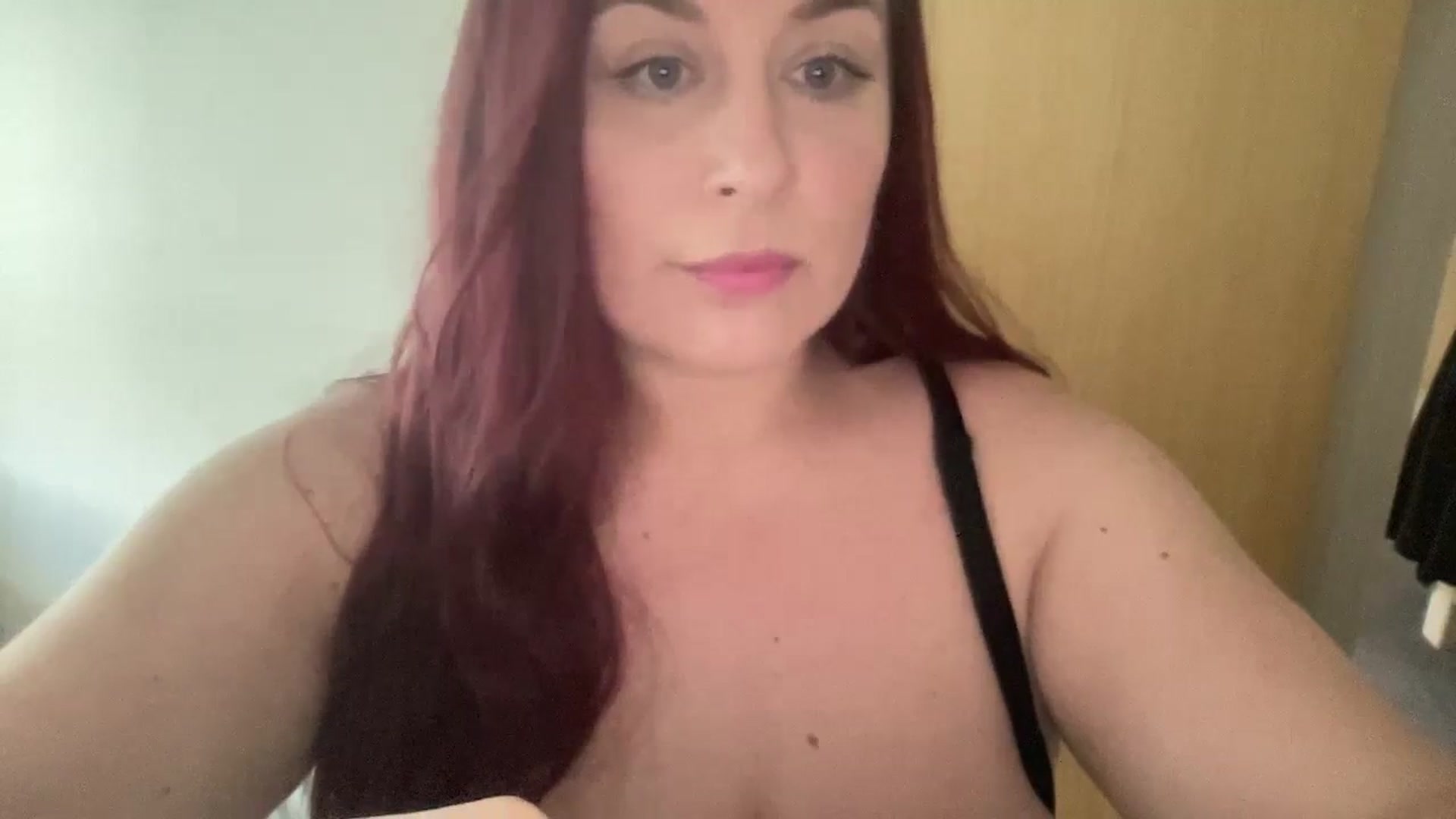 Gallery image thumbnail from Cutiexxxx's myfreecams stream on, 06/06/2024, 09:52 image 14 of 20