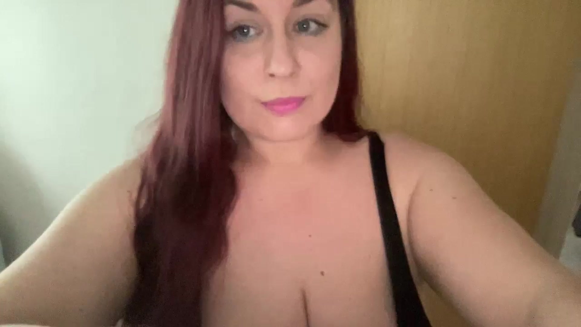 Gallery image thumbnail from Cutiexxxx's myfreecams stream on, 07/25/2024, 09:19 image 16 of 20