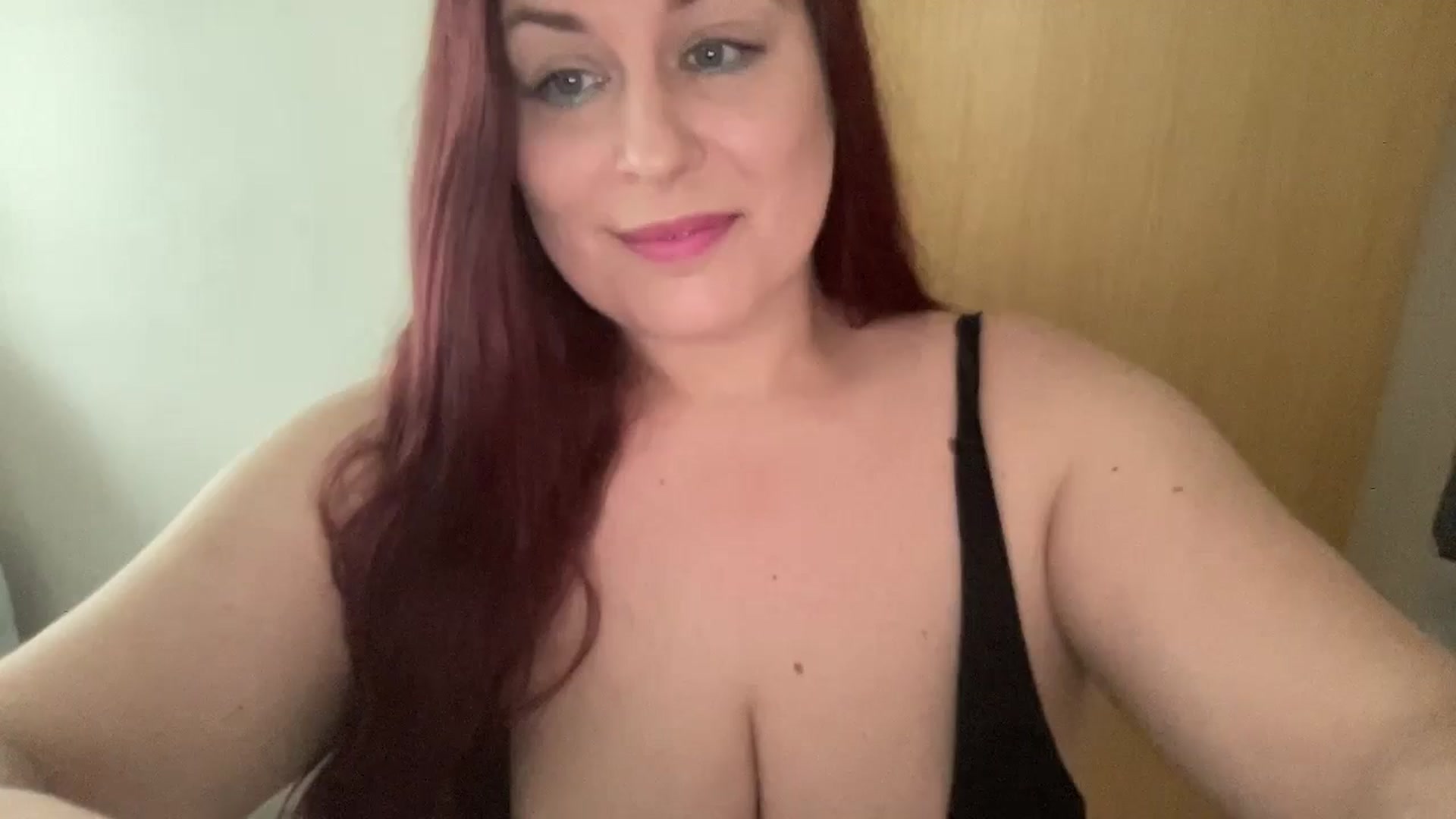 Gallery image thumbnail from Cutiexxxx's myfreecams stream on, 07/25/2024, 10:18 image 14 of 20