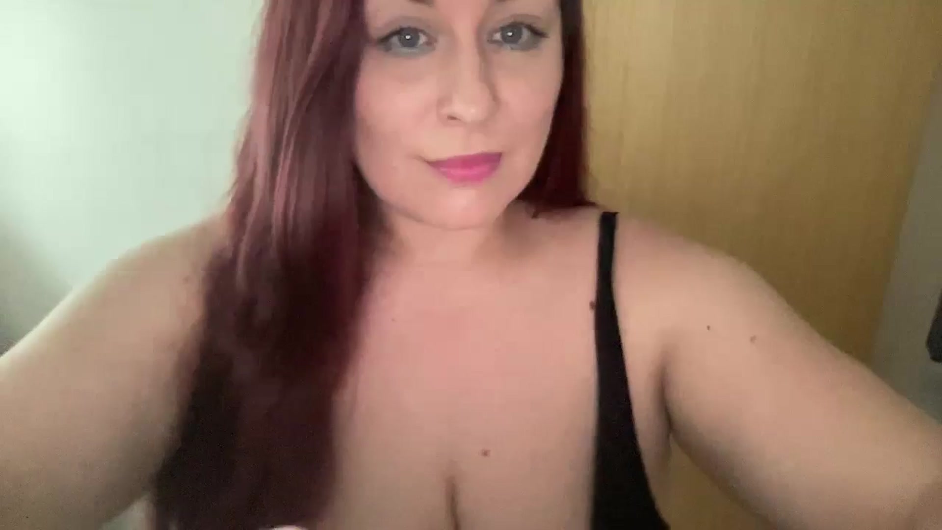 Gallery image thumbnail from Cutiexxxx's myfreecams stream on, 07/25/2024, 10:18 image 7 of 20