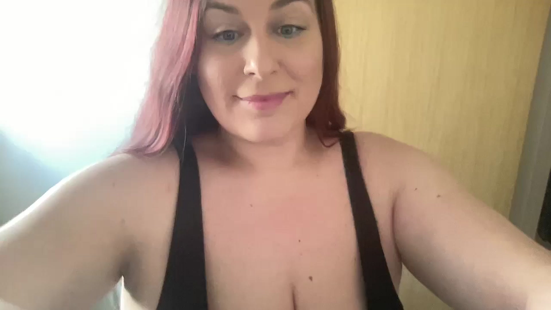 Gallery image thumbnail from Cutiexxxx's myfreecams stream on, 08/29/2024, 10:03 image 1 of 20