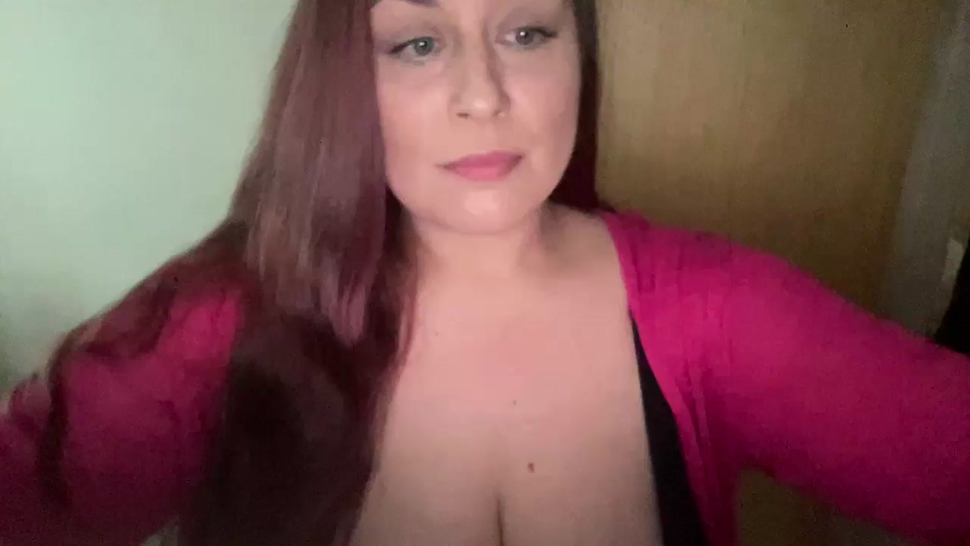 Gallery image thumbnail from Cutiexxxx's myfreecams stream on, 09/26/2024, 12:17 image 1 of 20