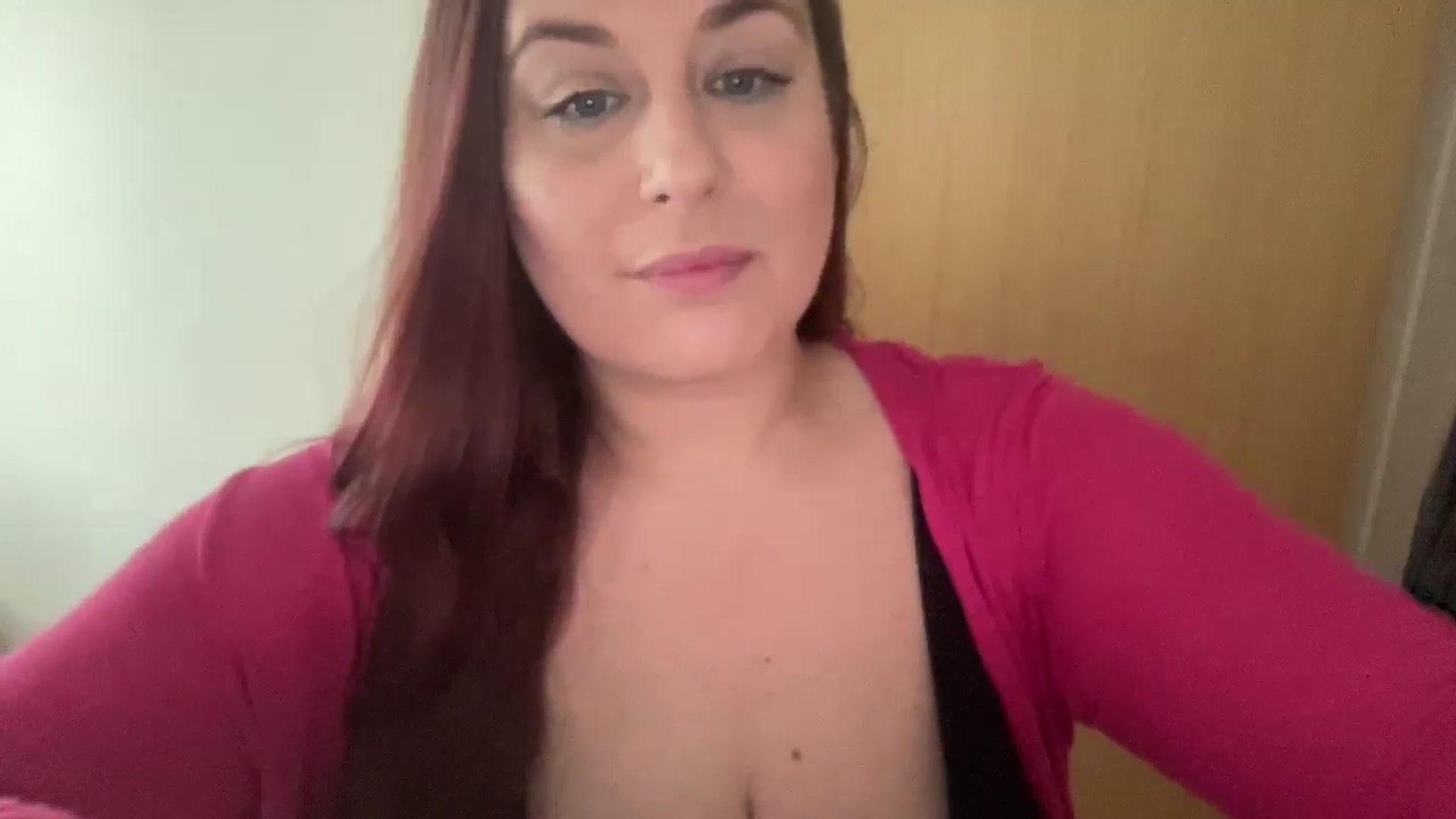 Gallery image thumbnail from Cutiexxxx's myfreecams stream on, 10/01/2024, 09:48 image 4 of 20