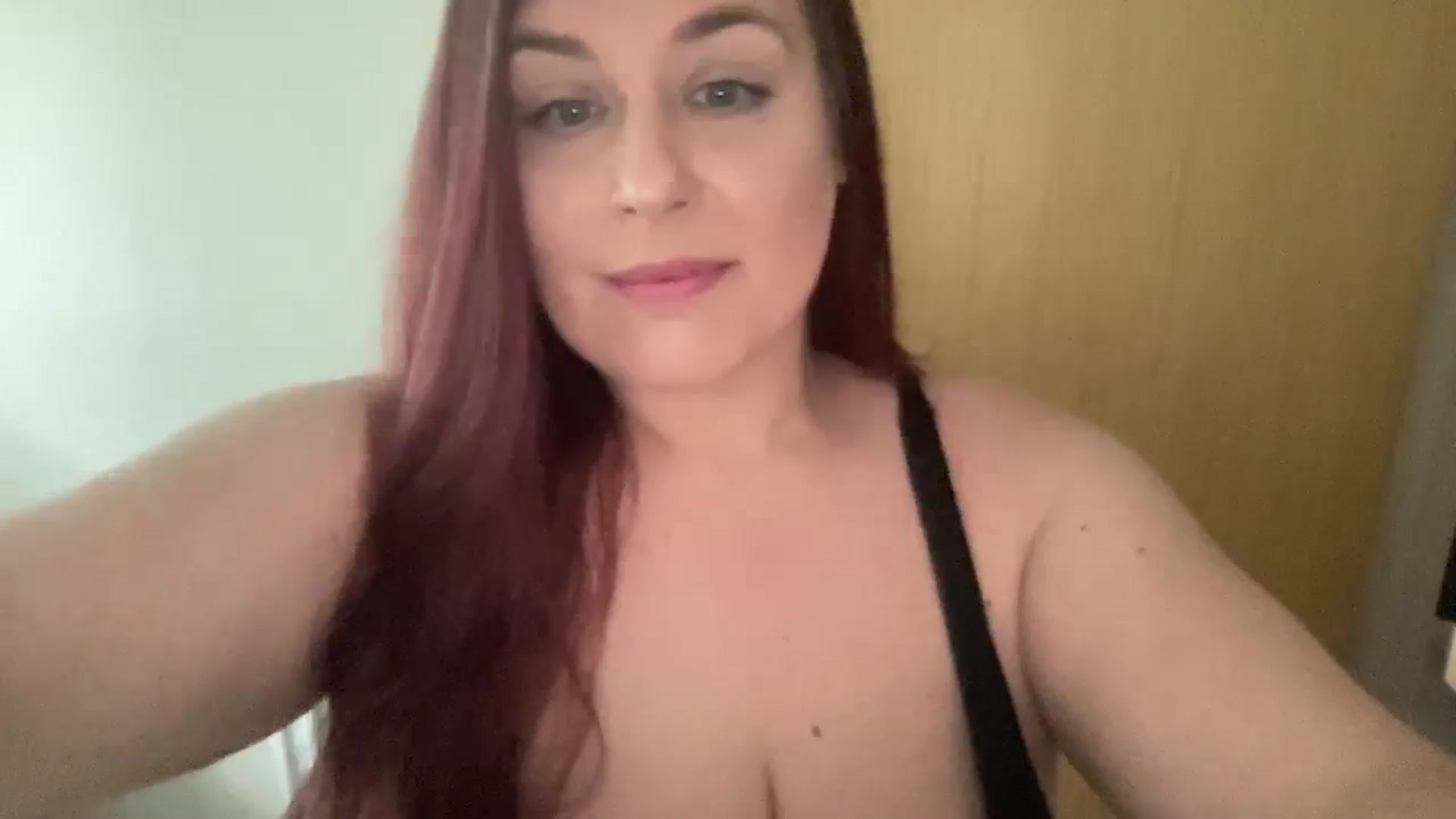 Gallery image thumbnail from Cutiexxxx's myfreecams stream on, 10/02/2024, 12:07 image 17 of 20