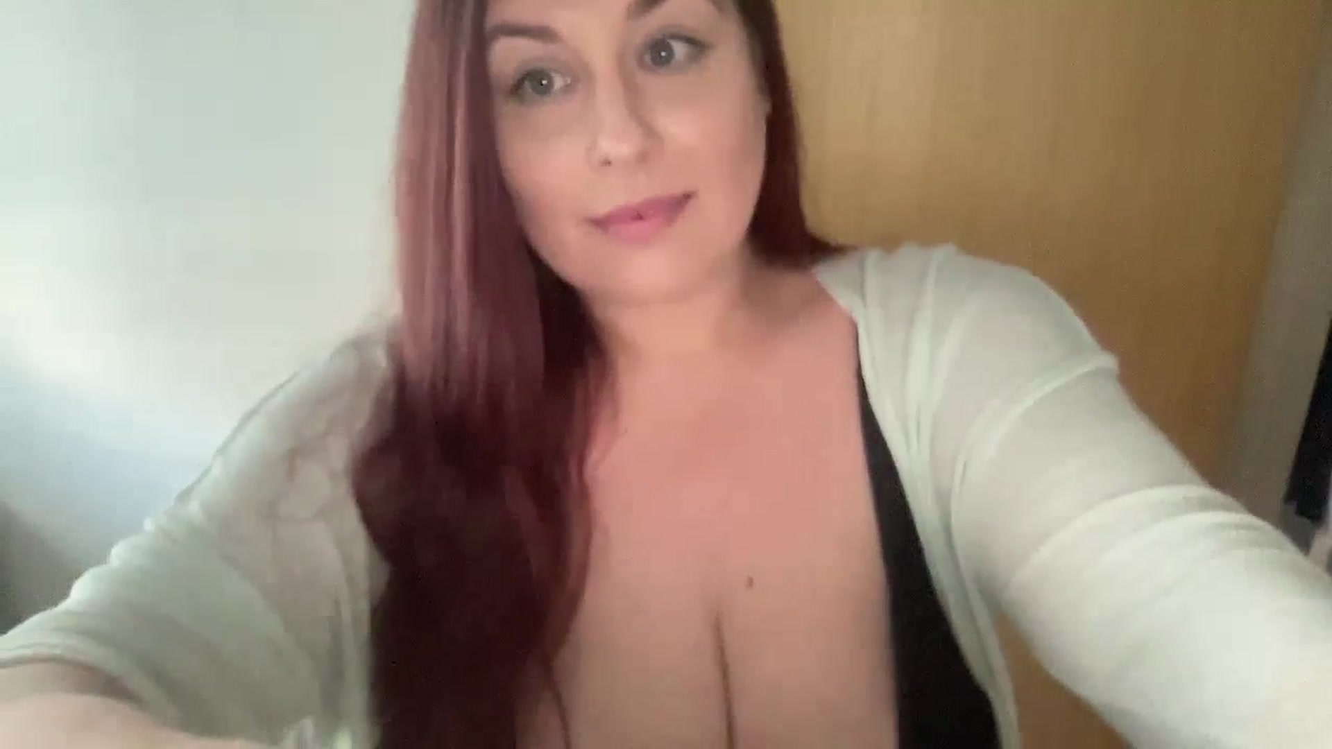 Gallery image thumbnail from Cutiexxxx's myfreecams stream on, 10/04/2024, 10:21 image 3 of 20