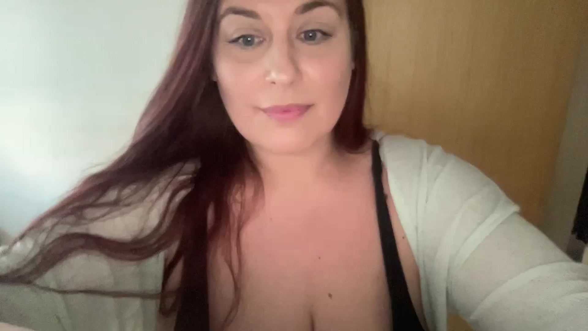 Gallery image thumbnail from Cutiexxxx's myfreecams stream on, 10/04/2024, 10:21 image 13 of 20