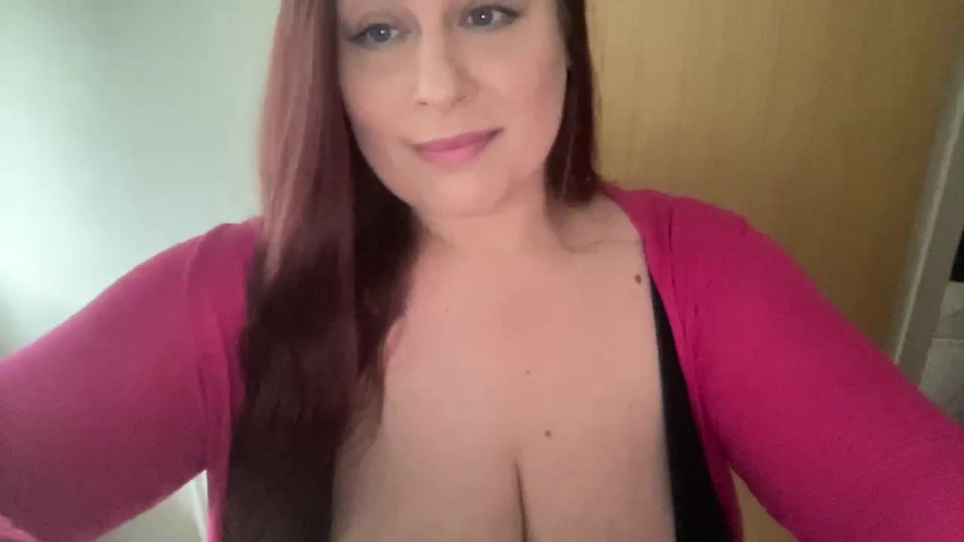 Gallery image thumbnail from Cutiexxxx's myfreecams stream on, 10/06/2024, 12:55 image 8 of 20