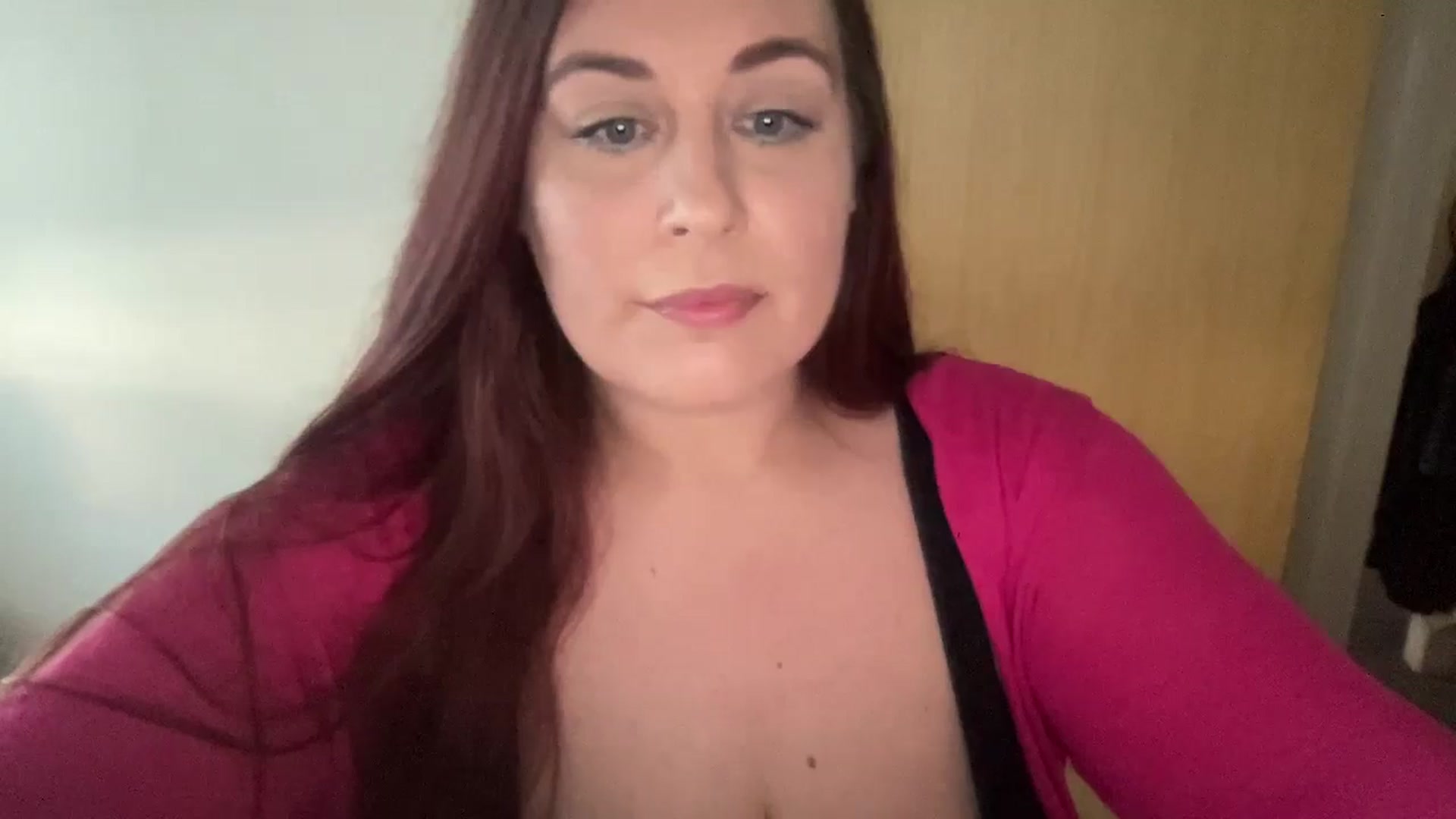 Gallery image thumbnail from Cutiexxxx's myfreecams stream on, 10/18/2024, 11:12 image 3 of 20