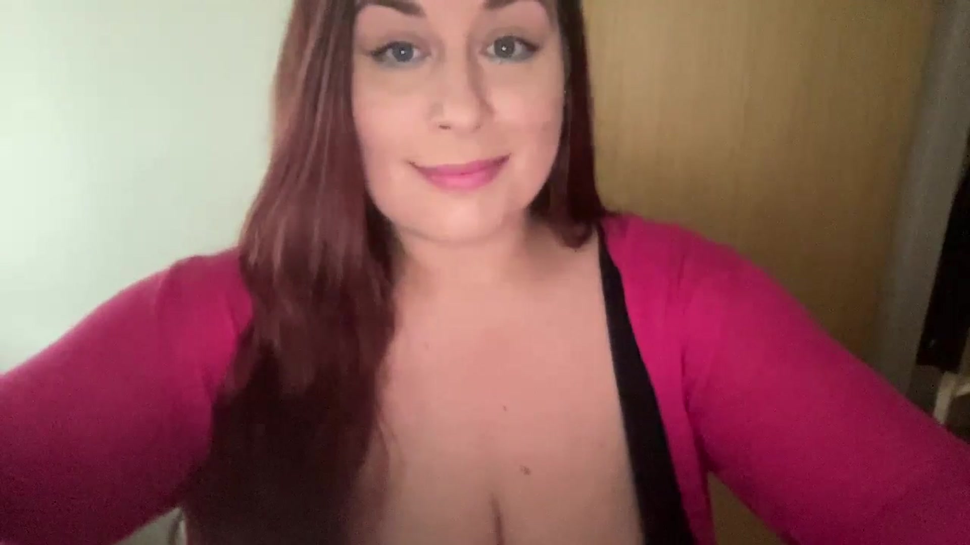 Gallery image thumbnail from Cutiexxxx's myfreecams stream on, 10/21/2024, 11:01 image 13 of 20