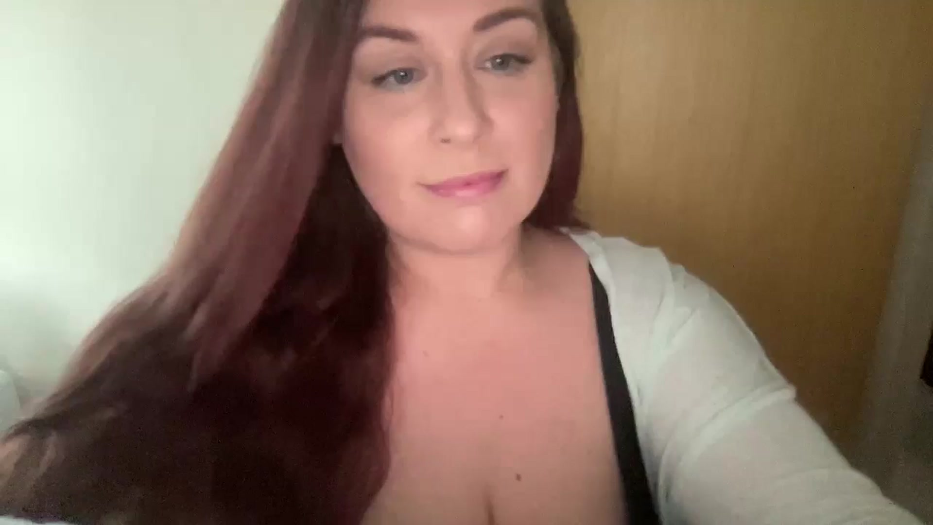 Gallery image thumbnail from Cutiexxxx's myfreecams stream on, 10/31/2024, 10:36 image 17 of 20