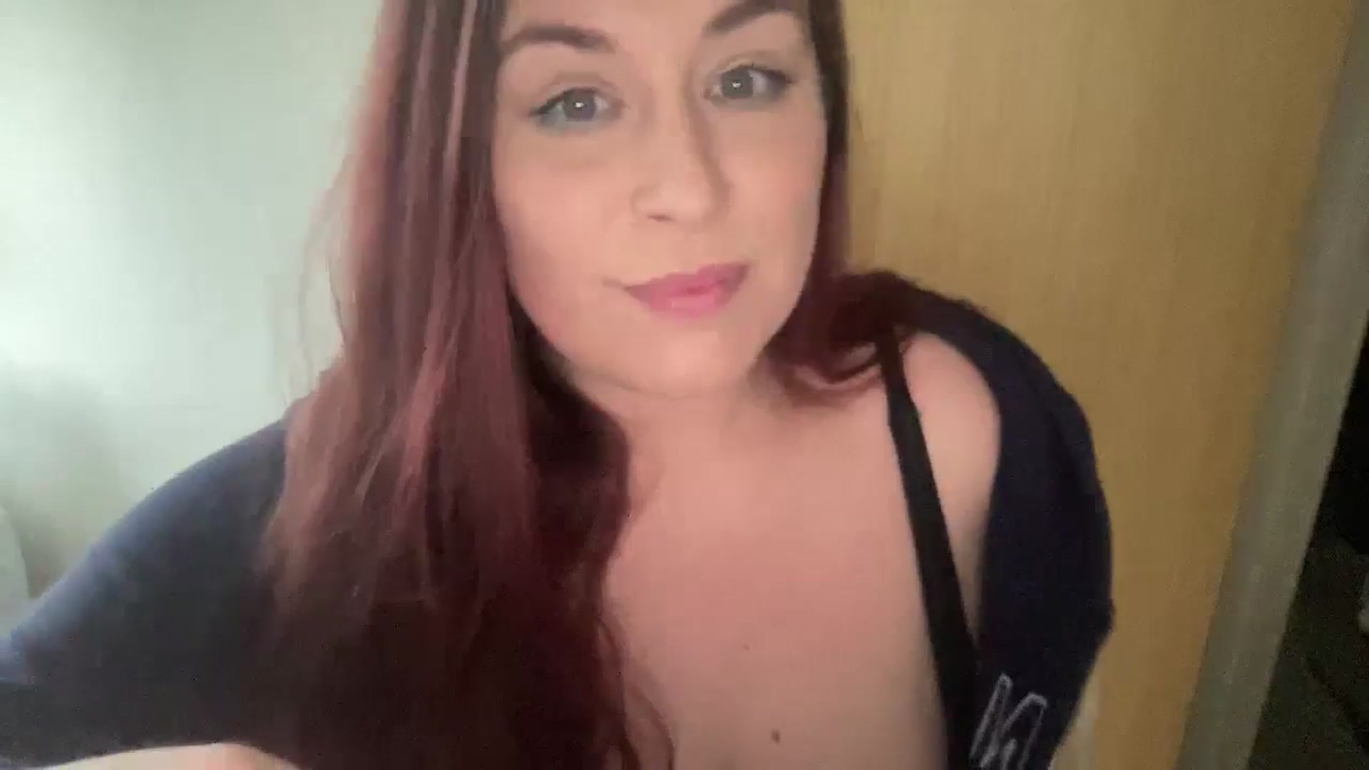Gallery image thumbnail from Cutiexxxx's myfreecams stream on, 11/06/2024, 12:55 image 11 of 20