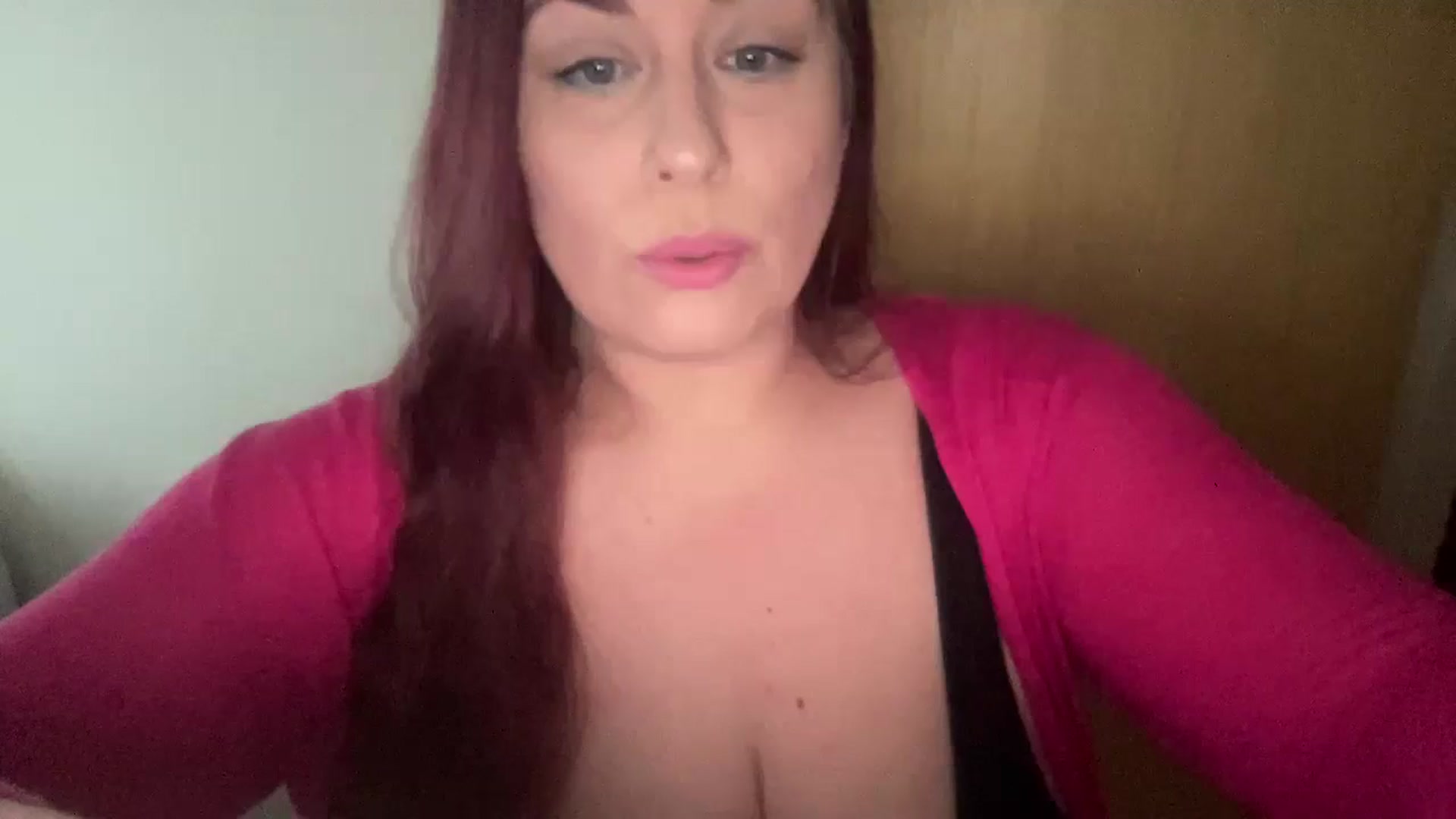 Gallery image thumbnail from Cutiexxxx's myfreecams stream on, 12/15/2024, 10:28 image 10 of 20