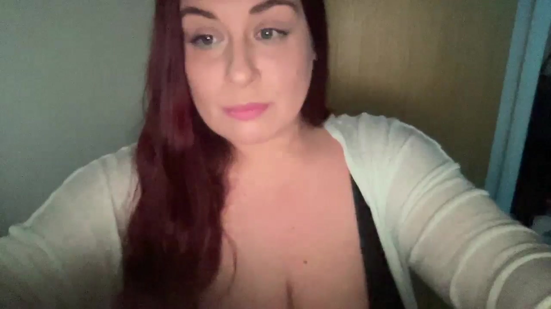 Gallery image thumbnail from Cutiexxxx's myfreecams stream on, 12/17/2024, 09:41 image 19 of 20