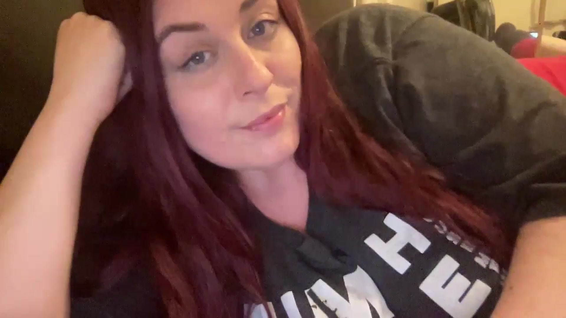 Gallery image thumbnail from Cutiexxxx's myfreecams stream on, 12/17/2024, 21:03 image 17 of 20