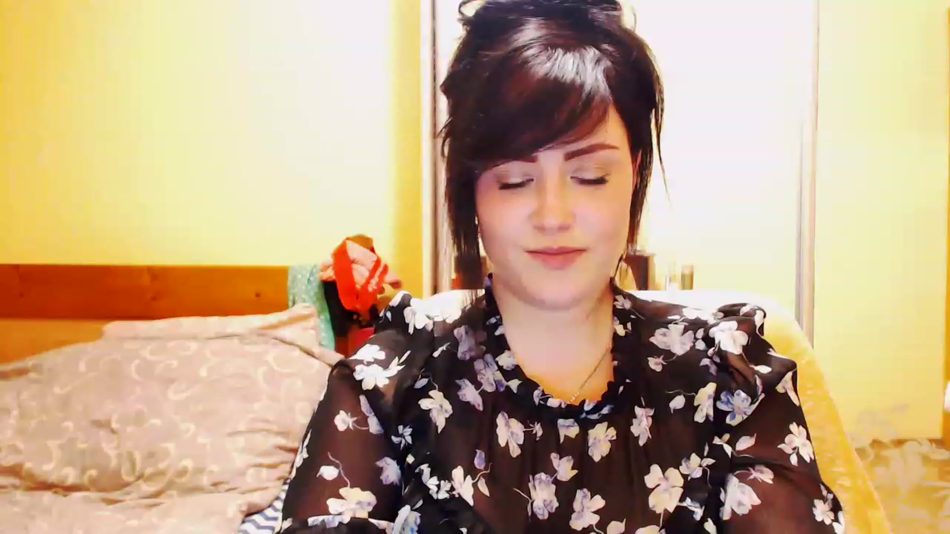Gallery image thumbnail from CutitaAnn's myfreecams stream on, 04/22/2023, 21:03 image 6 of 20