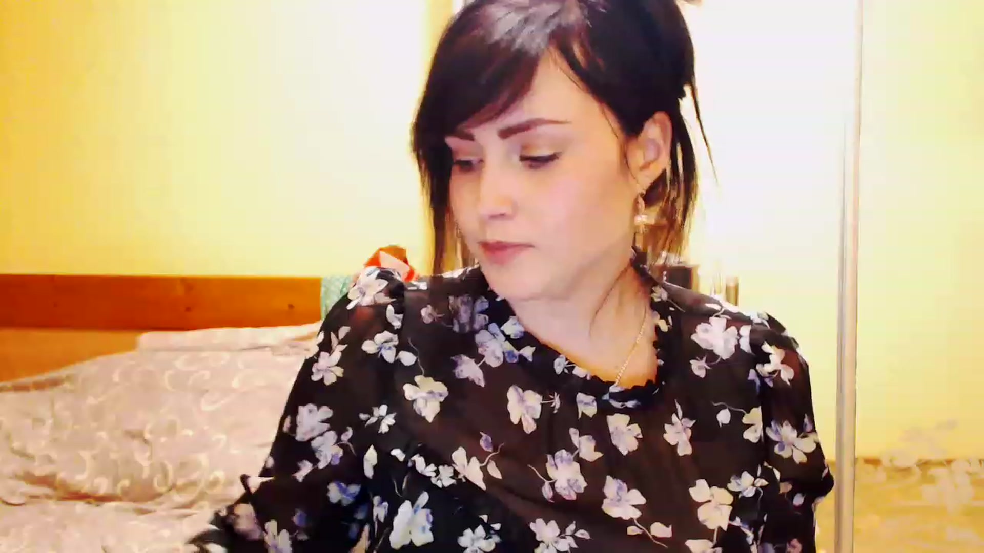 Gallery image thumbnail from CutitaAnn's myfreecams stream on, 04/22/2023, 21:03 image 18 of 20