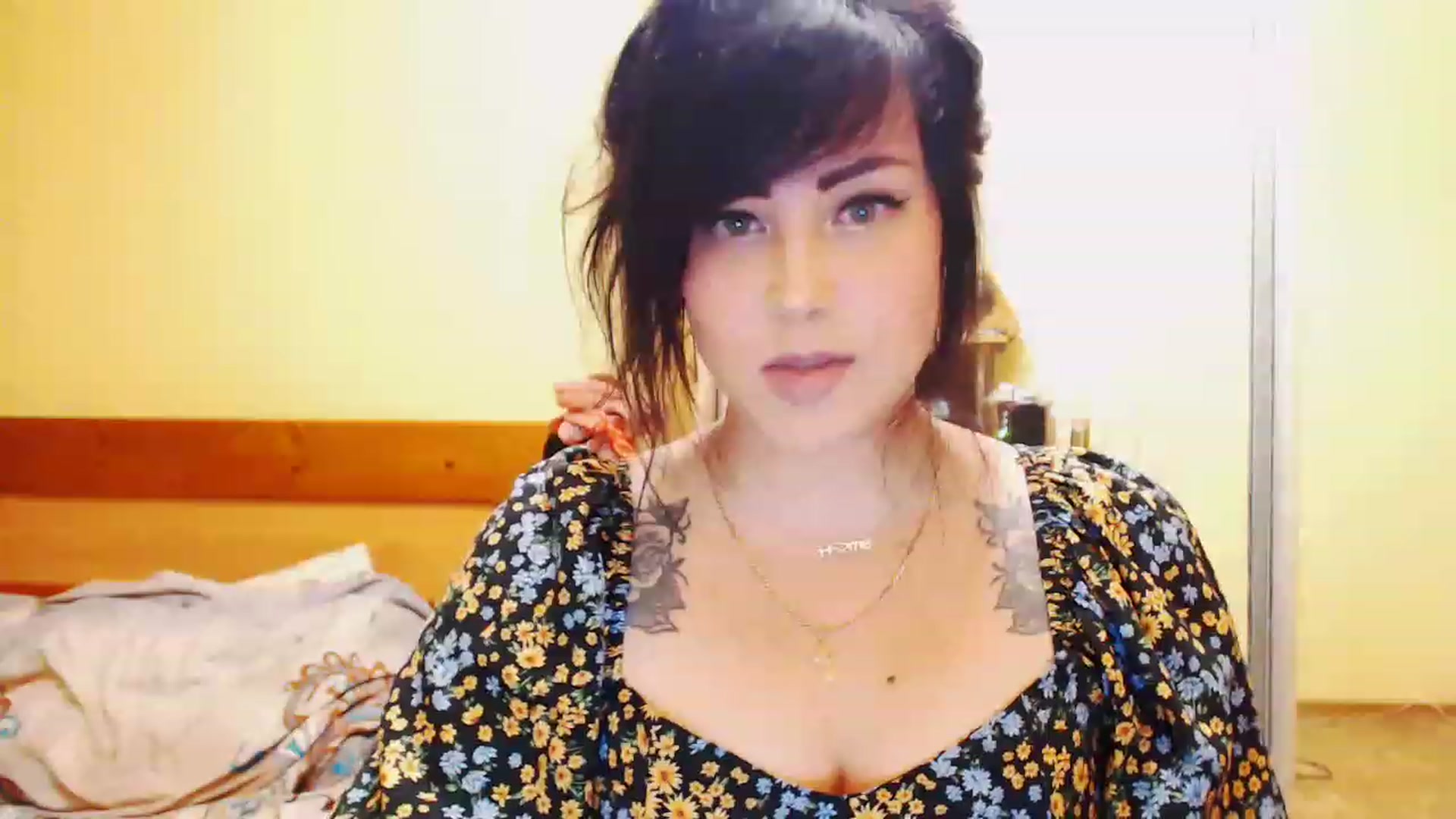 Gallery image thumbnail from CutitaAnn's myfreecams stream on, 05/06/2023, 20:59 image 6 of 20