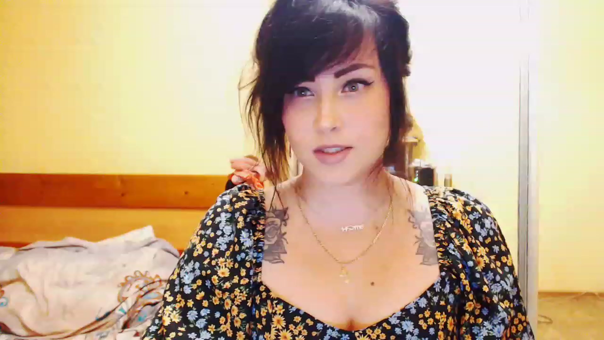 Gallery image thumbnail from CutitaAnn's myfreecams stream on, 05/06/2023, 20:59 image 5 of 20
