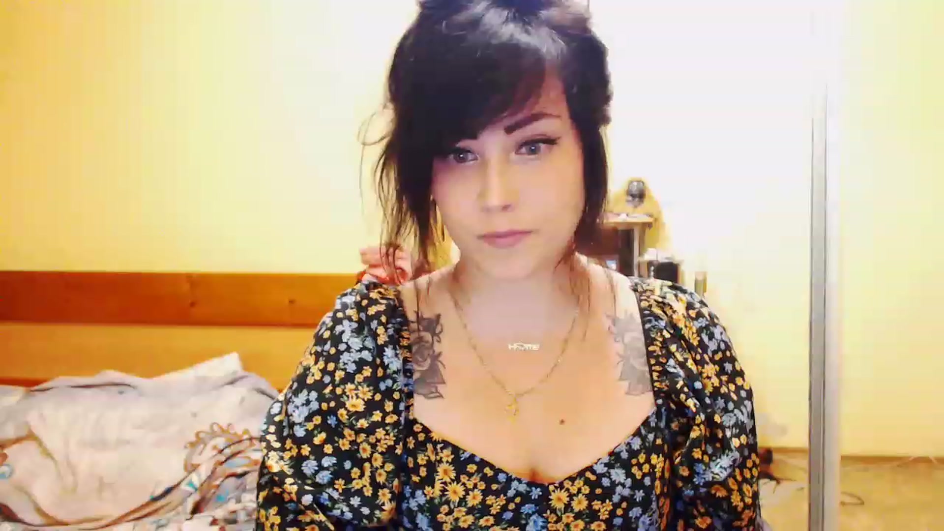Gallery image thumbnail from CutitaAnn's myfreecams stream on, 05/06/2023, 21:26 image 6 of 20
